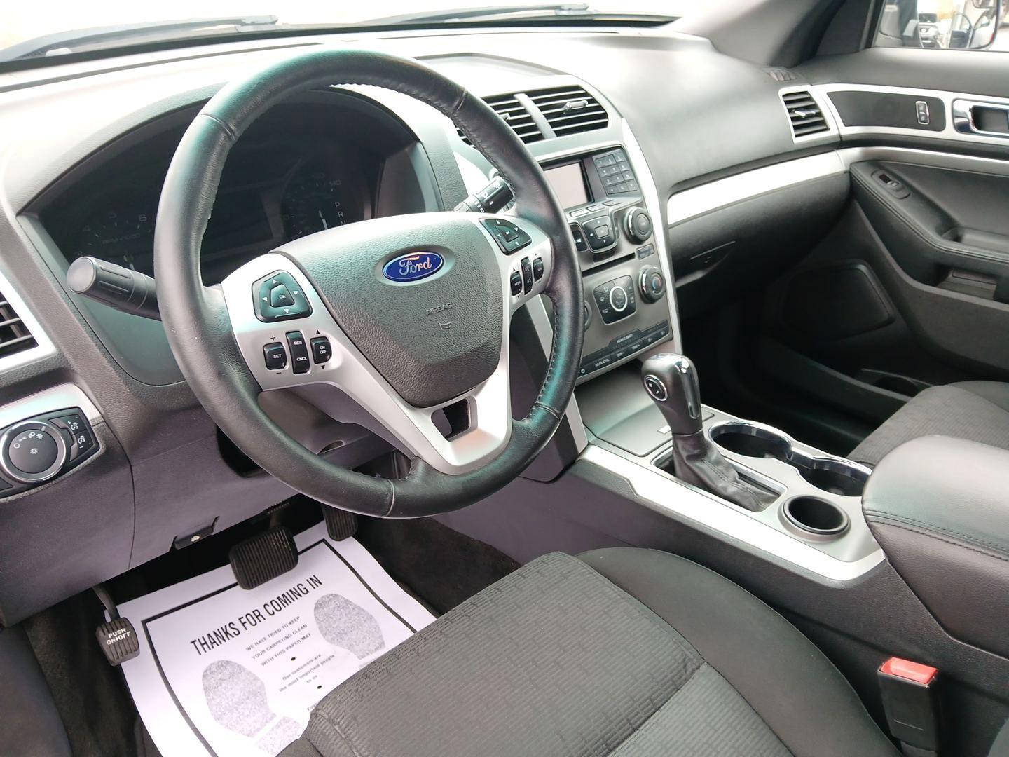 2015 Ford Explorer XLT FWD (1FM5K7D83FG) with an 3.5L V6 DOHC 24V engine, 6-Speed Automatic transmission, located at 1230 East Main St, Xenia, OH, 45385, (937) 908-9800, 39.688026, -83.910172 - Photo#8