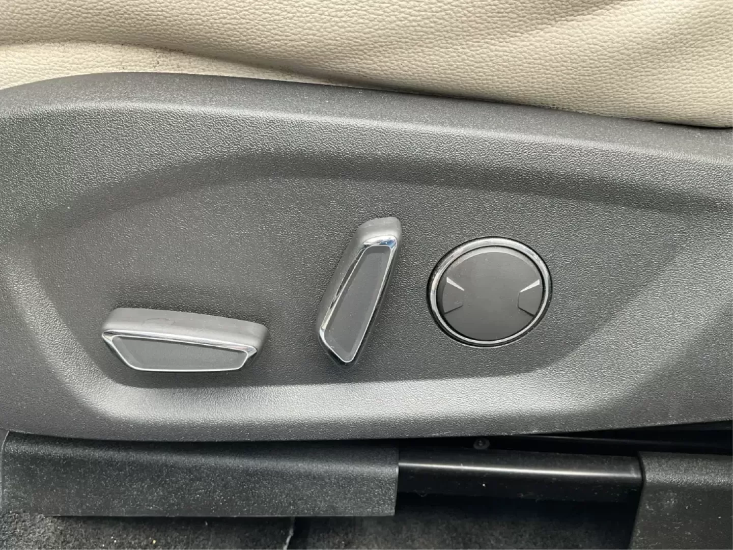 2015 Ford Fusion Titanium (3FA6P0K96FR) with an EcoBoost 2L I-4 gasoline direct injection engine, located at 401 Woodman Dr, Riverside, OH, 45431, (937) 908-9800, 39.760899, -84.123421 - Photo#18
