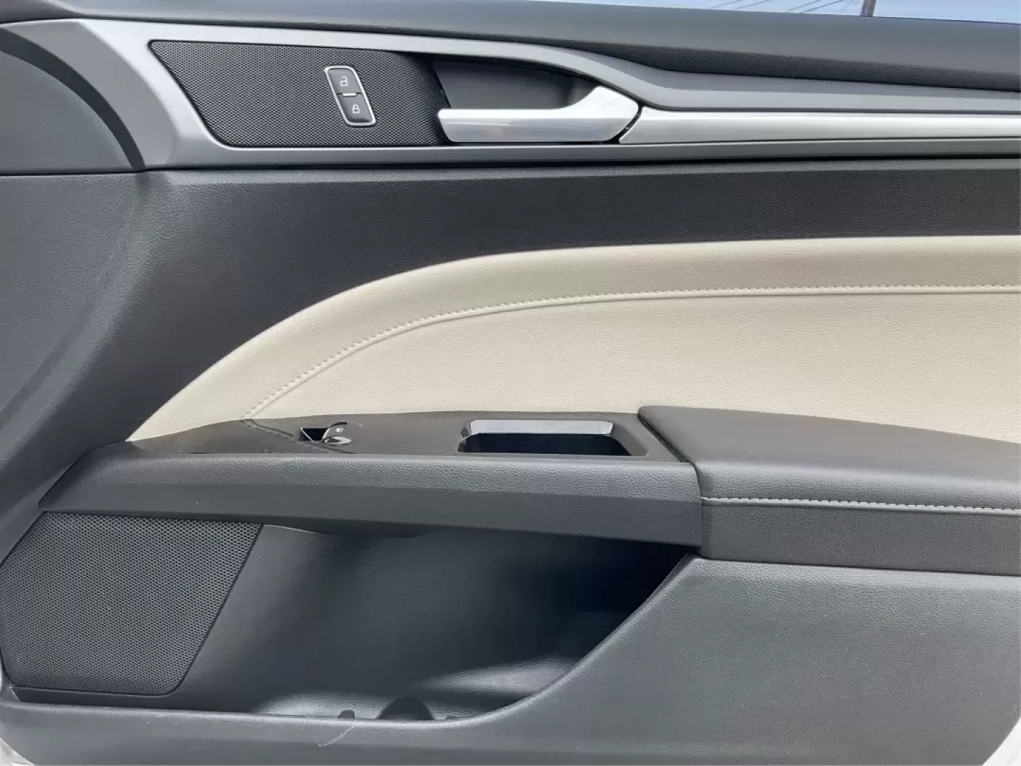 2015 Ford Fusion Titanium (3FA6P0K96FR) with an EcoBoost 2L I-4 gasoline direct injection engine, located at 401 Woodman Dr, Riverside, OH, 45431, (937) 908-9800, 39.760899, -84.123421 - Photo#20