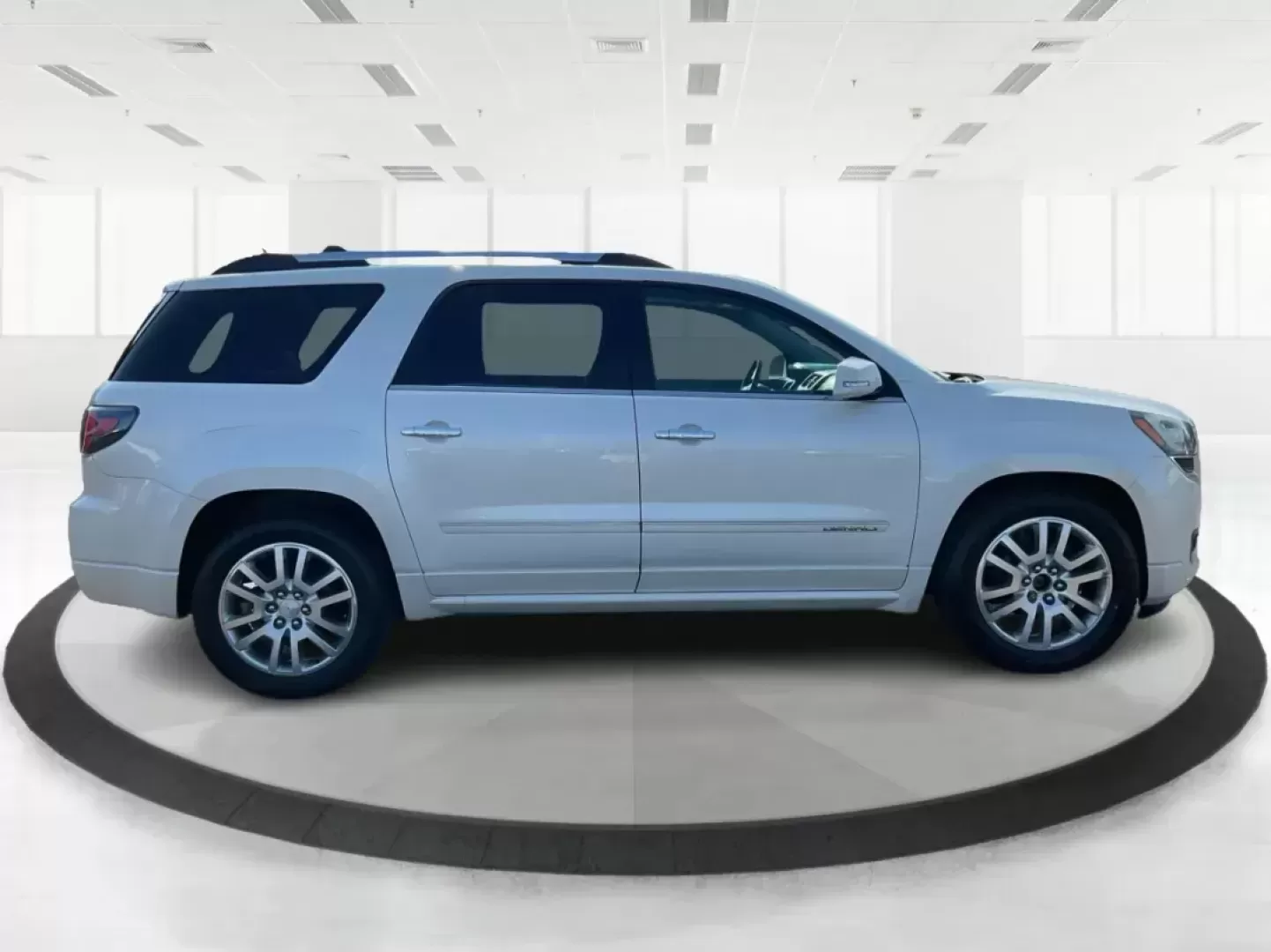 2015 GMC Acadia Denali (1GKKVTKD9FJ) with an 3.6L V-6 gasoline direct injection engine, located at 1951 S Dayton Lakeview Rd., New Carlisle, OH, 45344, (937) 908-9800, 39.890999, -84.050255 - Photo#1