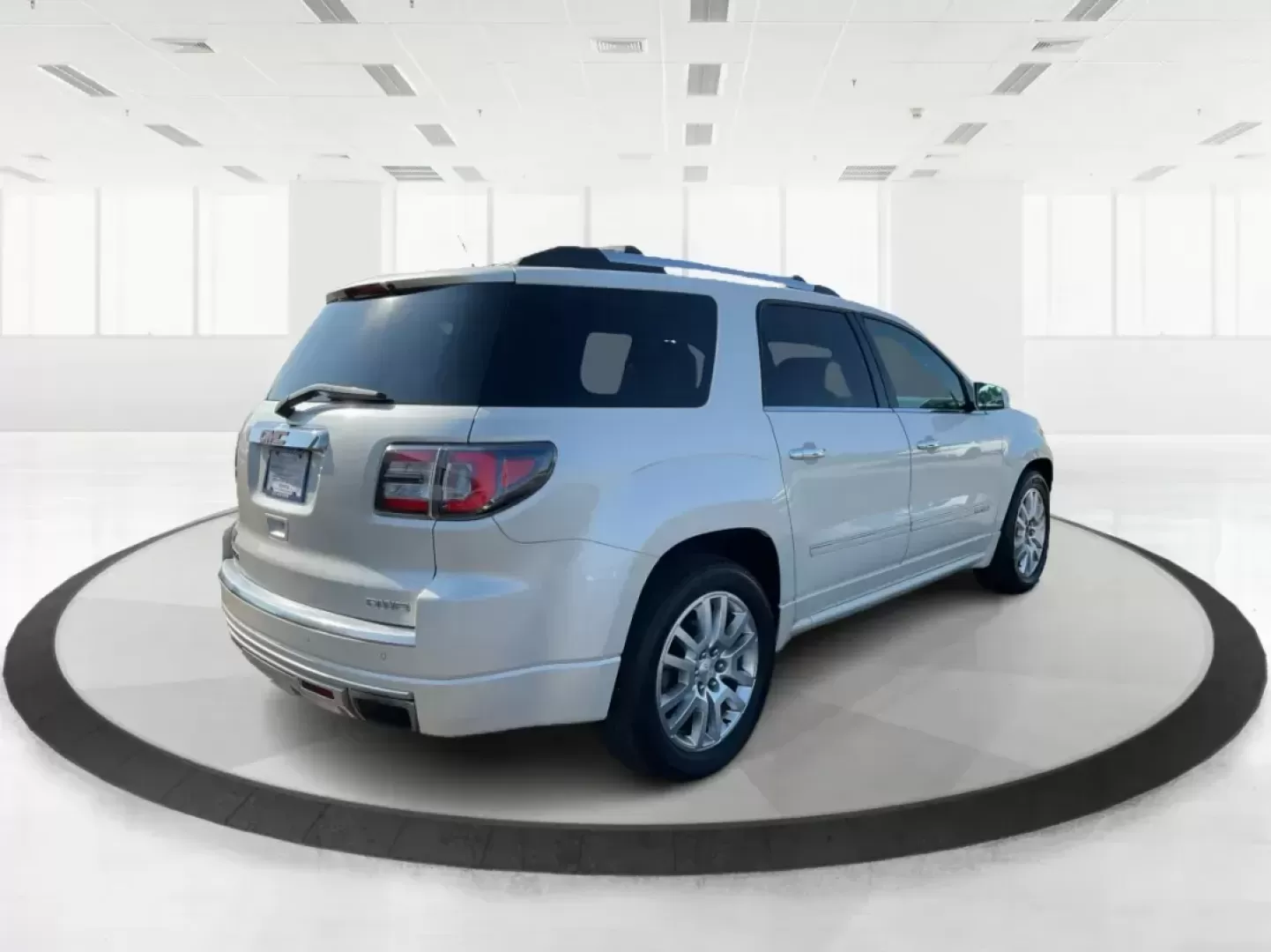 2015 GMC Acadia Denali (1GKKVTKD9FJ) with an 3.6L V-6 gasoline direct injection engine, located at 1951 S Dayton Lakeview Rd., New Carlisle, OH, 45344, (937) 908-9800, 39.890999, -84.050255 - Photo#2