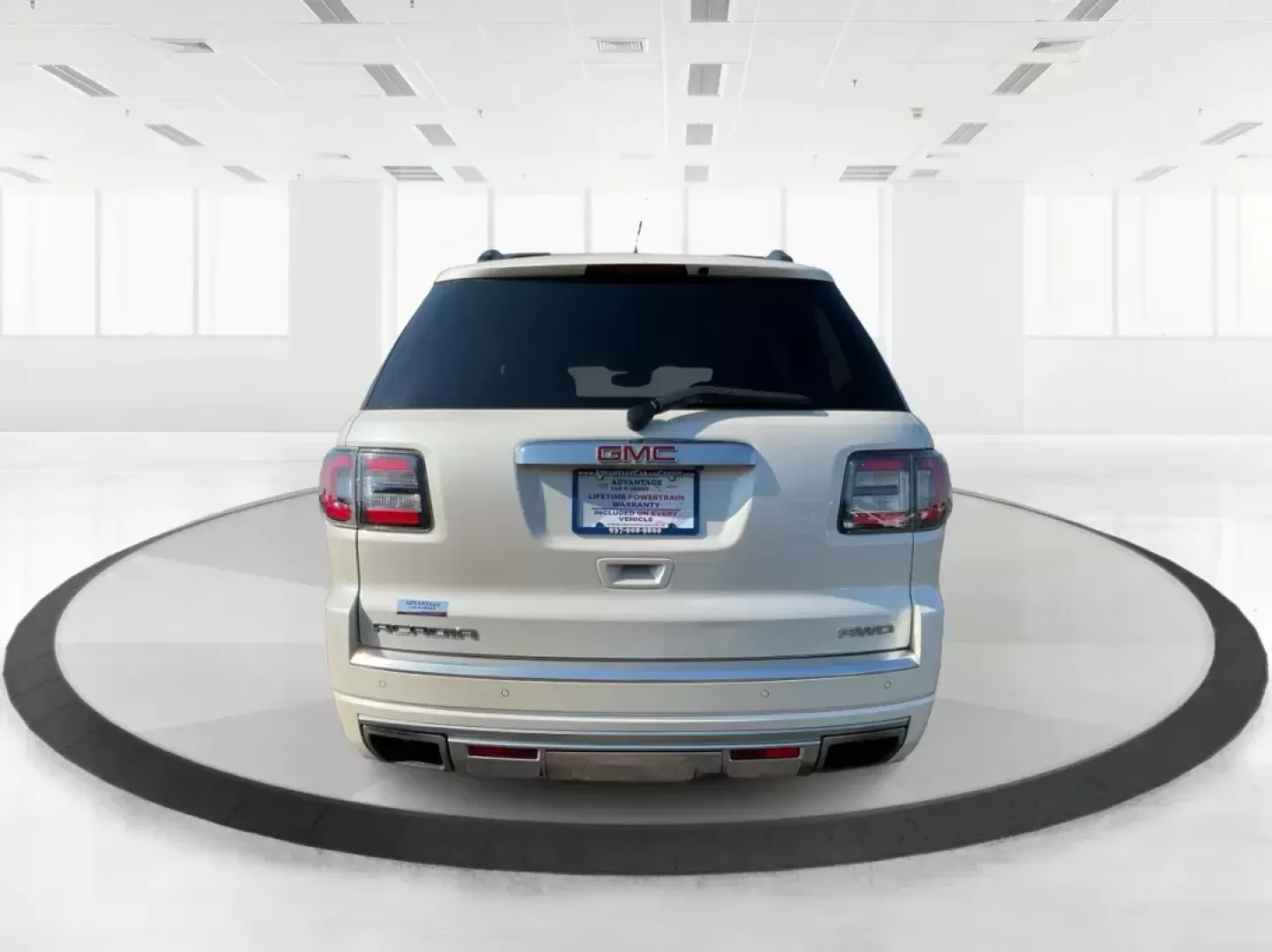 2015 GMC Acadia Denali (1GKKVTKD9FJ) with an 3.6L V-6 gasoline direct injection engine, located at 1951 S Dayton Lakeview Rd., New Carlisle, OH, 45344, (937) 908-9800, 39.890999, -84.050255 - Photo#3