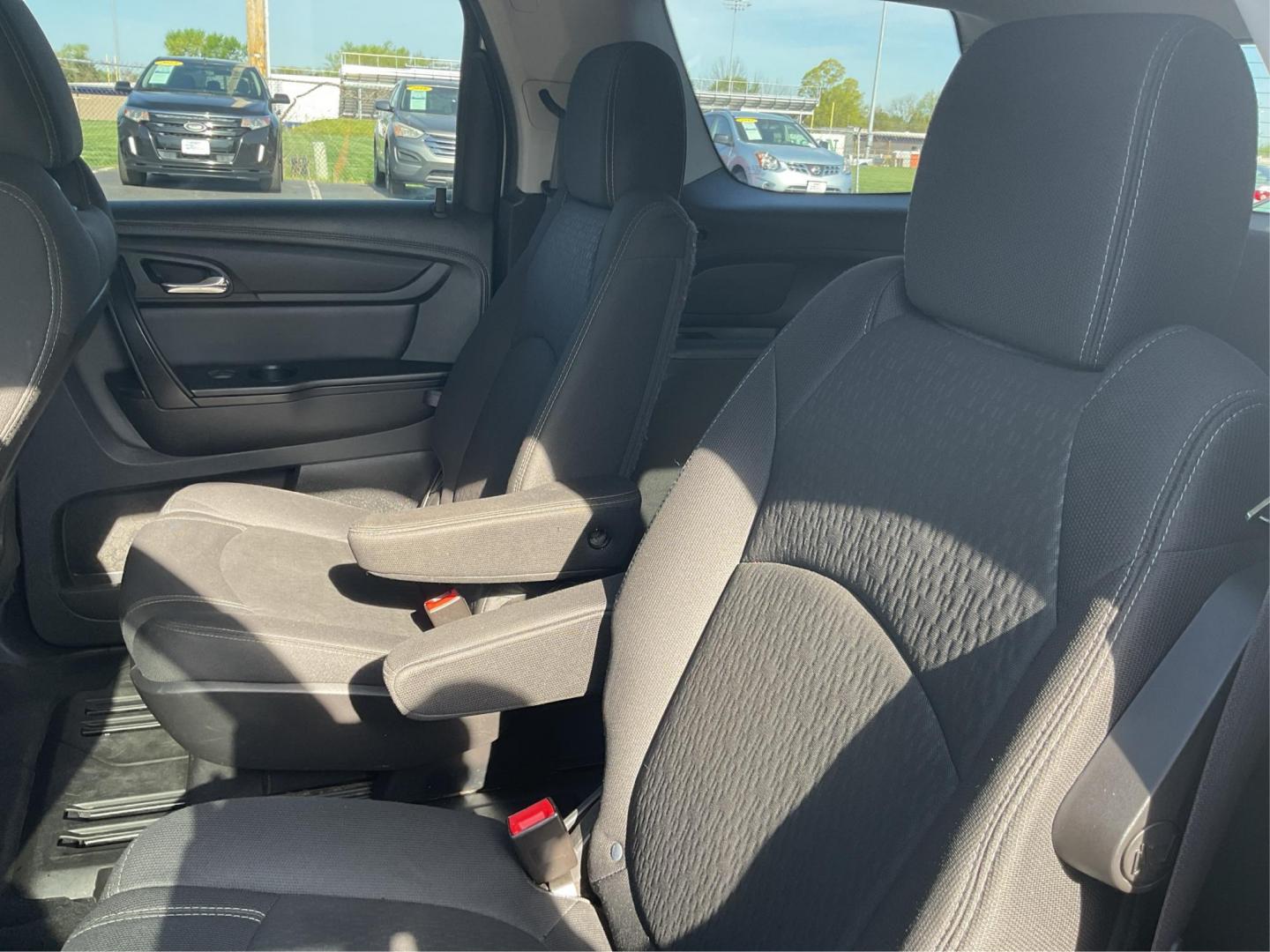 2015 Quicksilver Metallic GMC Acadia SLE-2 AWD (1GKKVPKD4FJ) with an 3.6L V6 DOHC 24V engine, 6-Speed Automatic transmission, located at 1951 S Dayton Lakeview Rd., New Carlisle, OH, 45344, (937) 908-9800, 39.890999, -84.050255 - Photo#9