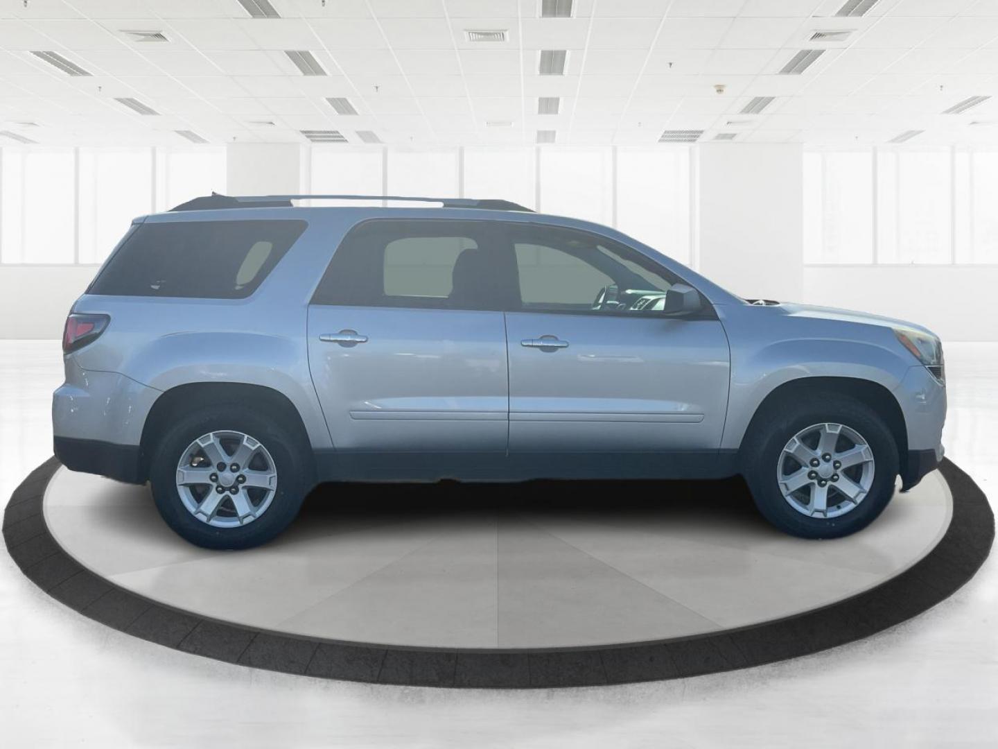 2015 Quicksilver Metallic GMC Acadia SLE-2 AWD (1GKKVPKD4FJ) with an 3.6L V6 DOHC 24V engine, 6-Speed Automatic transmission, located at 1951 S Dayton Lakeview Rd., New Carlisle, OH, 45344, (937) 908-9800, 39.890999, -84.050255 - Photo#1