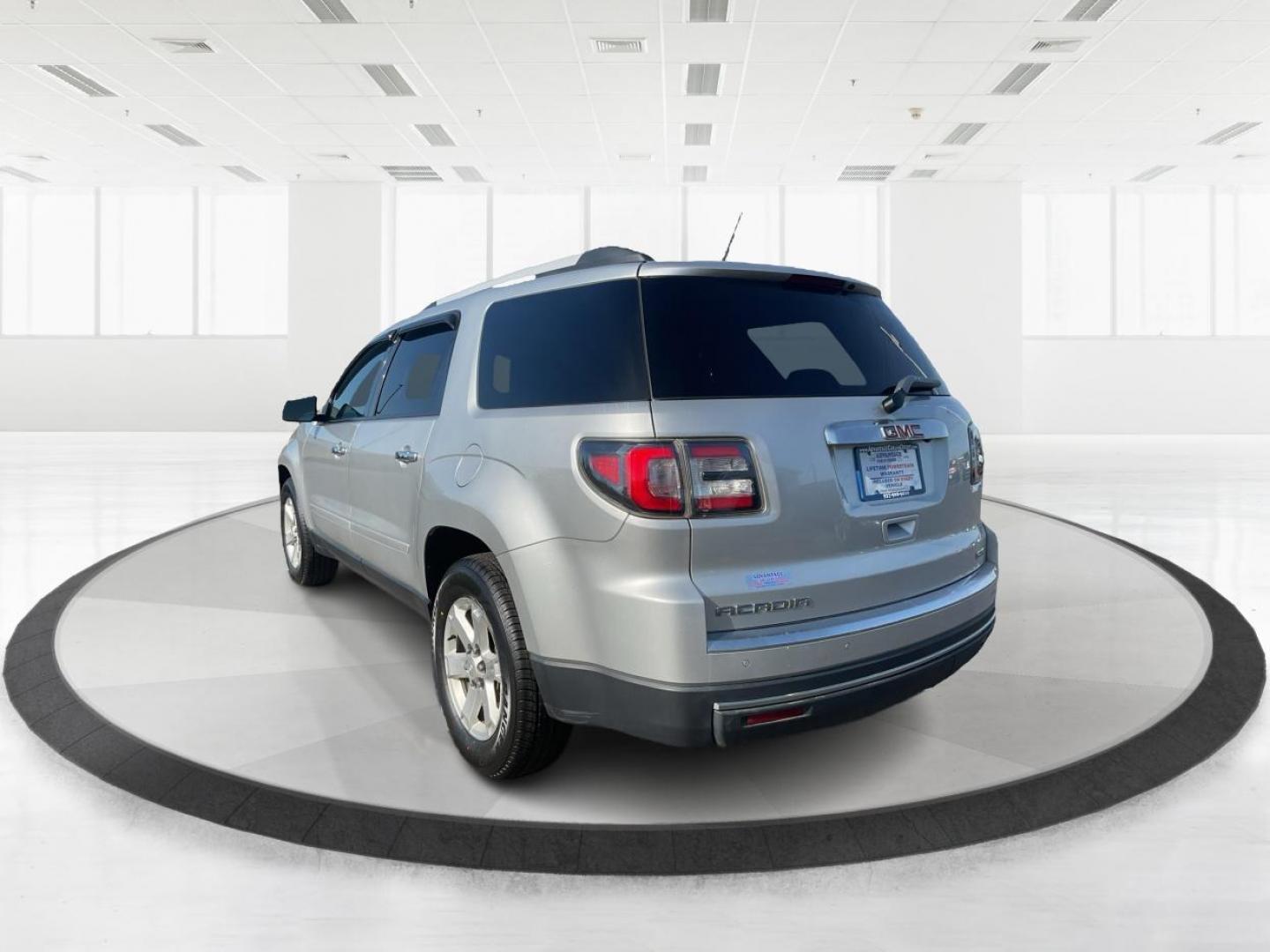 2015 Quicksilver Metallic GMC Acadia SLE-2 AWD (1GKKVPKD4FJ) with an 3.6L V6 DOHC 24V engine, 6-Speed Automatic transmission, located at 1951 S Dayton Lakeview Rd., New Carlisle, OH, 45344, (937) 908-9800, 39.890999, -84.050255 - Photo#4