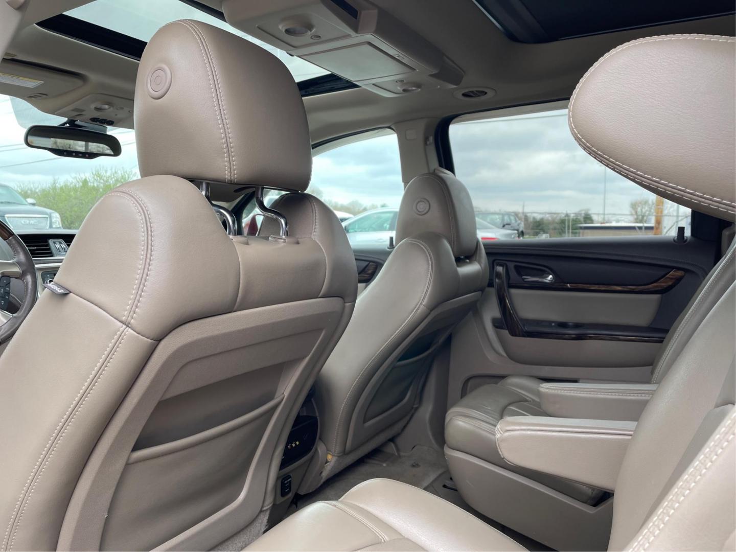 2015 GMC Acadia Denali (1GKKVTKD9FJ) with an 3.6L V-6 gasoline direct injection engine, located at 8750 N County Rd 25A, Piqua, OH, 45356, (937) 908-9800, 40.164391, -84.232513 - Photo#9