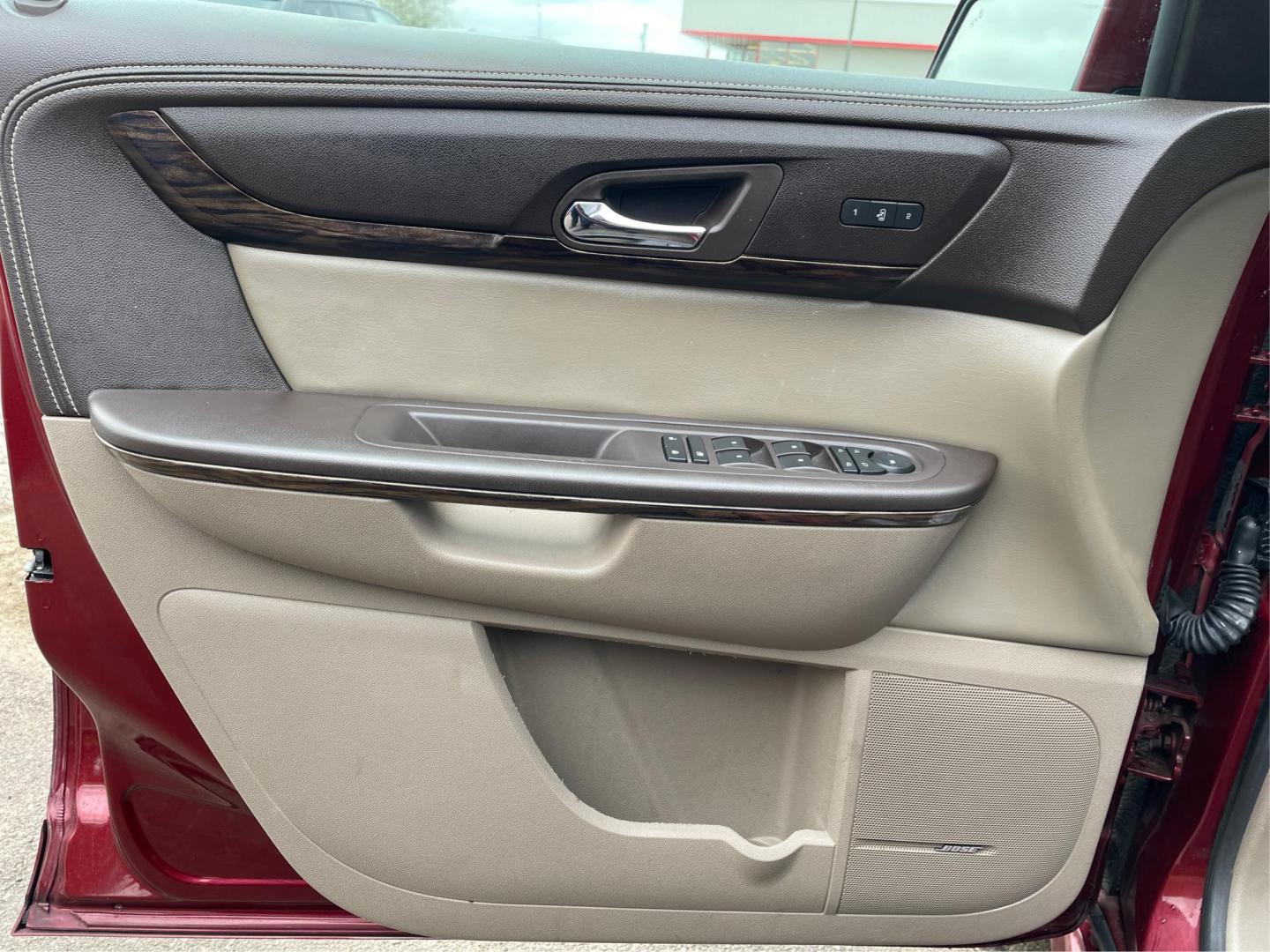 2015 GMC Acadia Denali (1GKKVTKD9FJ) with an 3.6L V-6 gasoline direct injection engine, located at 8750 N County Rd 25A, Piqua, OH, 45356, (937) 908-9800, 40.164391, -84.232513 - Photo#18
