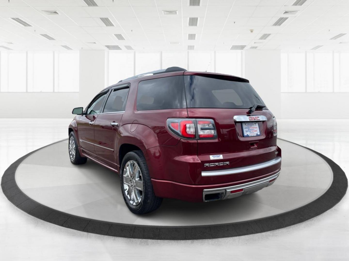 2015 GMC Acadia Denali (1GKKVTKD9FJ) with an 3.6L V-6 gasoline direct injection engine, located at 8750 N County Rd 25A, Piqua, OH, 45356, (937) 908-9800, 40.164391, -84.232513 - Photo#4