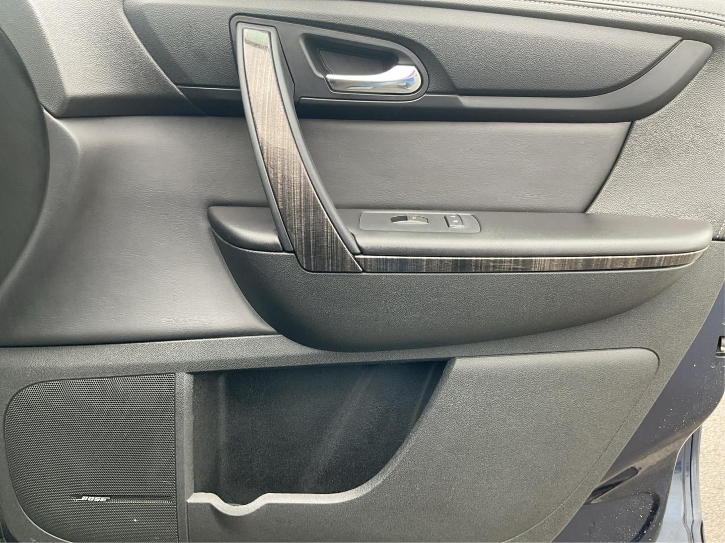 2015 GMC Acadia SLT-1 (1GKKVRKD8FJ) with an 3.6L V-6 gasoline direct injection engine, located at 8750 N County Rd 25A, Piqua, OH, 45356, (937) 908-9800, 40.164391, -84.232513 - Photo#19