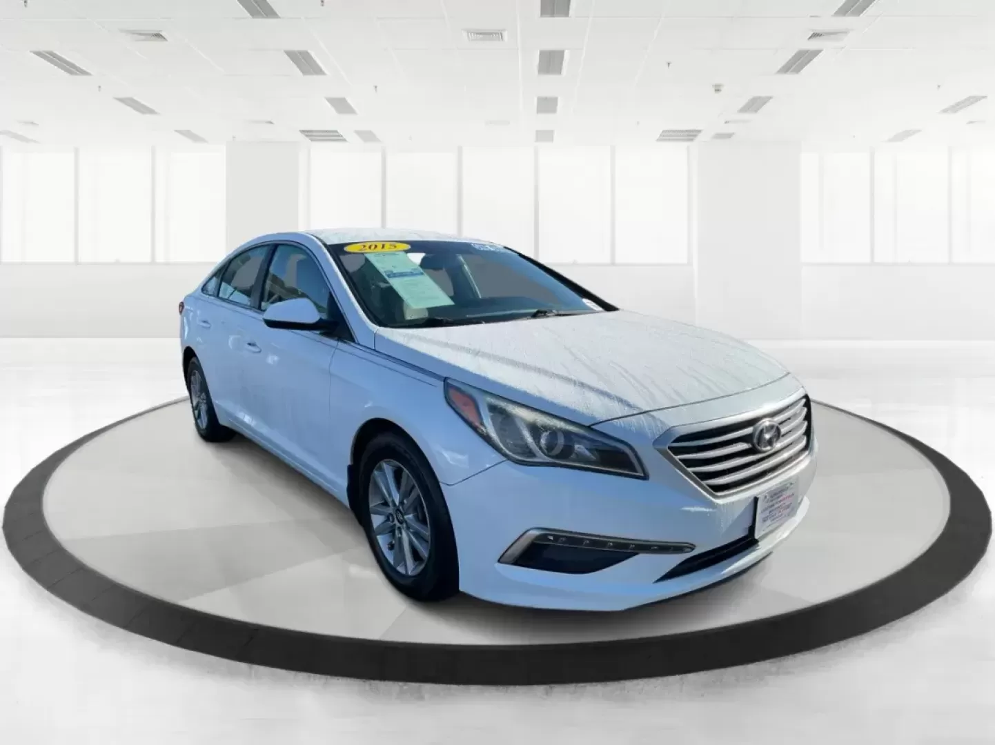 2015 Hyundai Sonata SE (5NPE24AF9FH) with an 2.4L I-4 gasoline direct injection engine, located at 1184 Kauffman Ave, Fairborn, OH, 45324, (937) 908-9800, 39.807072, -84.030914 - Photo#0