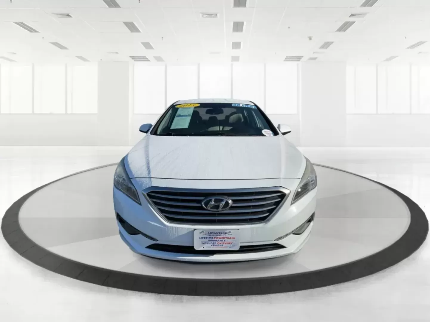 2015 Hyundai Sonata SE (5NPE24AF9FH) with an 2.4L I-4 gasoline direct injection engine, located at 1184 Kauffman Ave, Fairborn, OH, 45324, (937) 908-9800, 39.807072, -84.030914 - Photo#6