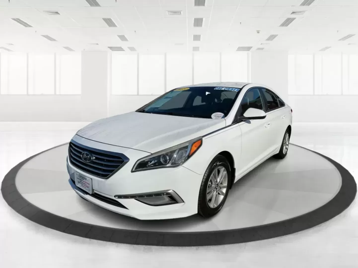 2015 Hyundai Sonata SE (5NPE24AF9FH) with an 2.4L I-4 gasoline direct injection engine, located at 1184 Kauffman Ave, Fairborn, OH, 45324, (937) 908-9800, 39.807072, -84.030914 - Photo#7