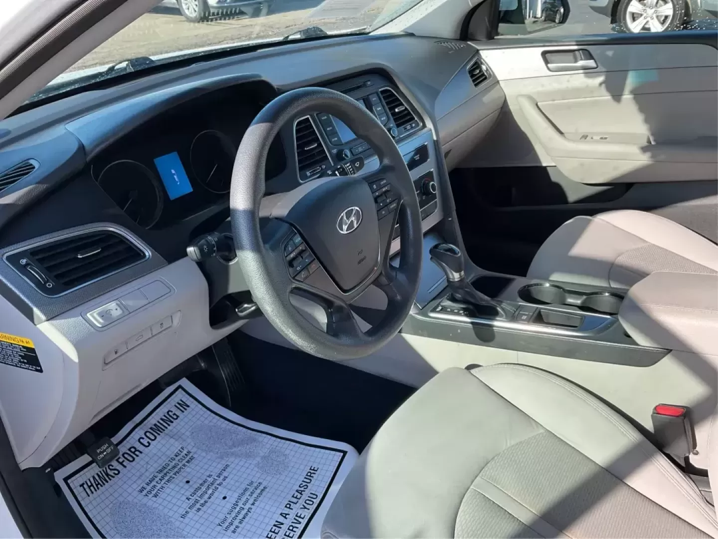 2015 Hyundai Sonata SE (5NPE24AF9FH) with an 2.4L I-4 gasoline direct injection engine, located at 1184 Kauffman Ave, Fairborn, OH, 45324, (937) 908-9800, 39.807072, -84.030914 - Photo#8