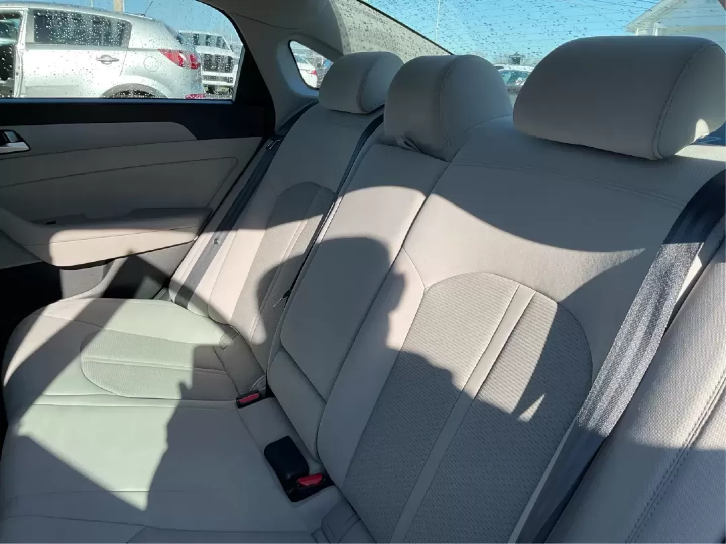 2015 Hyundai Sonata SE (5NPE24AF9FH) with an 2.4L I-4 gasoline direct injection engine, located at 1184 Kauffman Ave, Fairborn, OH, 45324, (937) 908-9800, 39.807072, -84.030914 - Photo#9