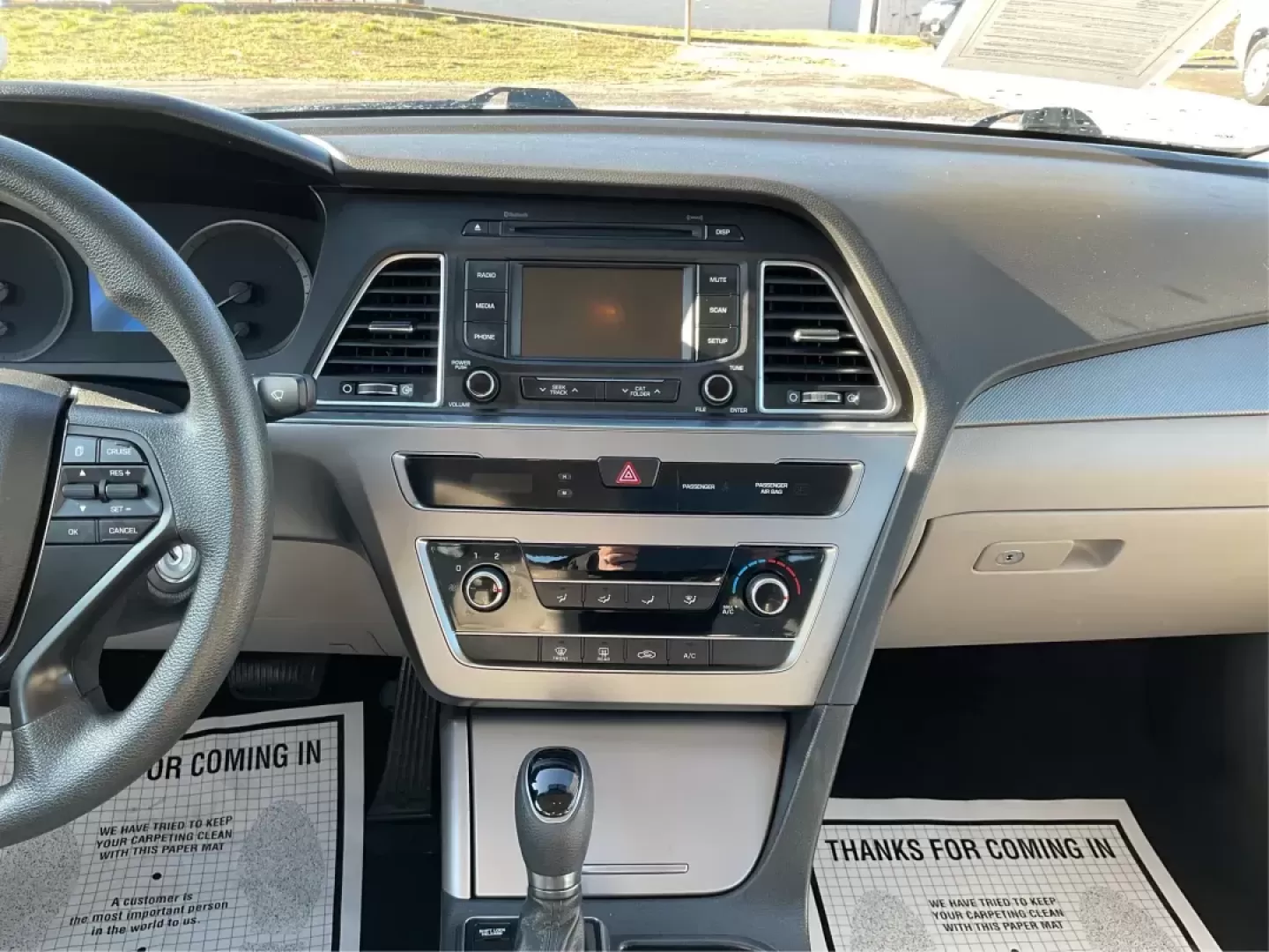 2015 Hyundai Sonata SE (5NPE24AF9FH) with an 2.4L I-4 gasoline direct injection engine, located at 1184 Kauffman Ave, Fairborn, OH, 45324, (937) 908-9800, 39.807072, -84.030914 - Photo#12