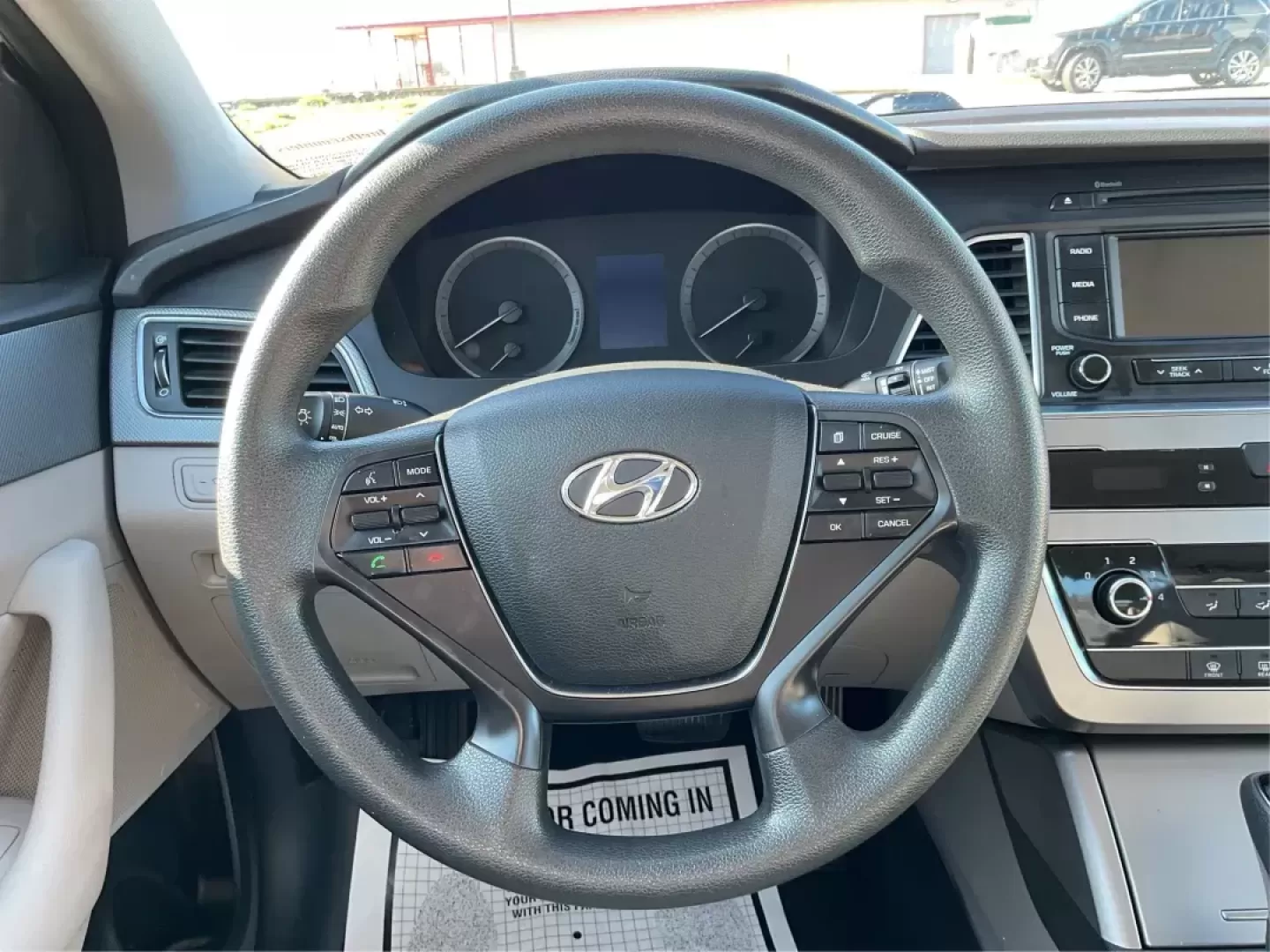2015 Hyundai Sonata SE (5NPE24AF9FH) with an 2.4L I-4 gasoline direct injection engine, located at 1184 Kauffman Ave, Fairborn, OH, 45324, (937) 908-9800, 39.807072, -84.030914 - Photo#15