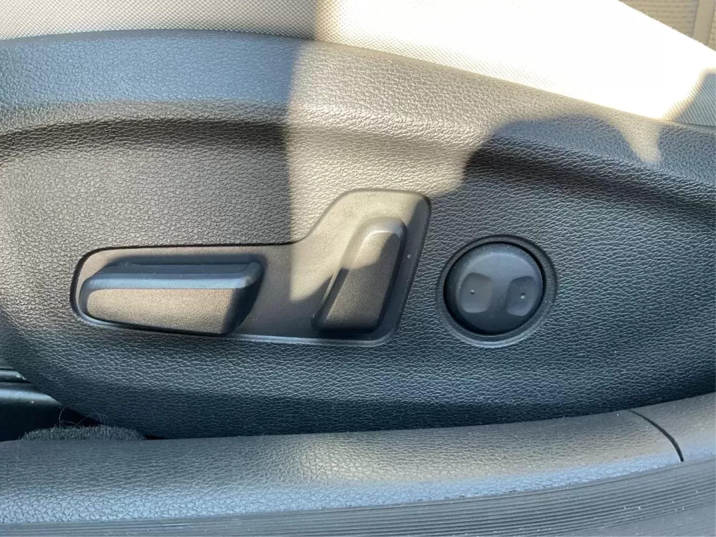 2015 Hyundai Sonata SE (5NPE24AF9FH) with an 2.4L I-4 gasoline direct injection engine, located at 1184 Kauffman Ave, Fairborn, OH, 45324, (937) 908-9800, 39.807072, -84.030914 - Photo#16
