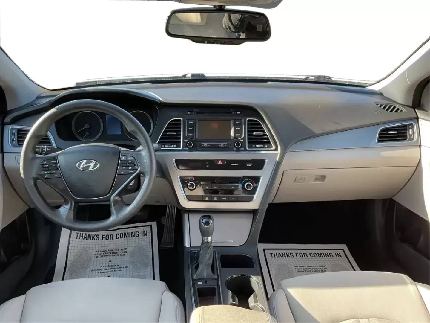 2015 Hyundai Sonata SE (5NPE24AF9FH) with an 2.4L I-4 gasoline direct injection engine, located at 1184 Kauffman Ave, Fairborn, OH, 45324, (937) 908-9800, 39.807072, -84.030914 - Photo#19