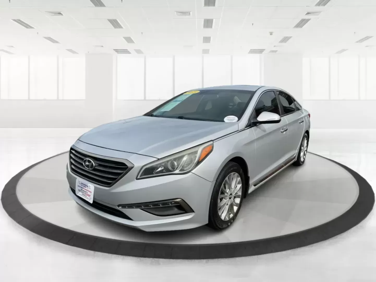 2015 Hyundai Sonata Limited (5NPE34AF6FH) with an 2.4L I-4 gasoline direct injection engine, located at 401 Woodman Dr, Riverside, OH, 45431, (937) 908-9800, 39.760899, -84.123421 - Photo#8
