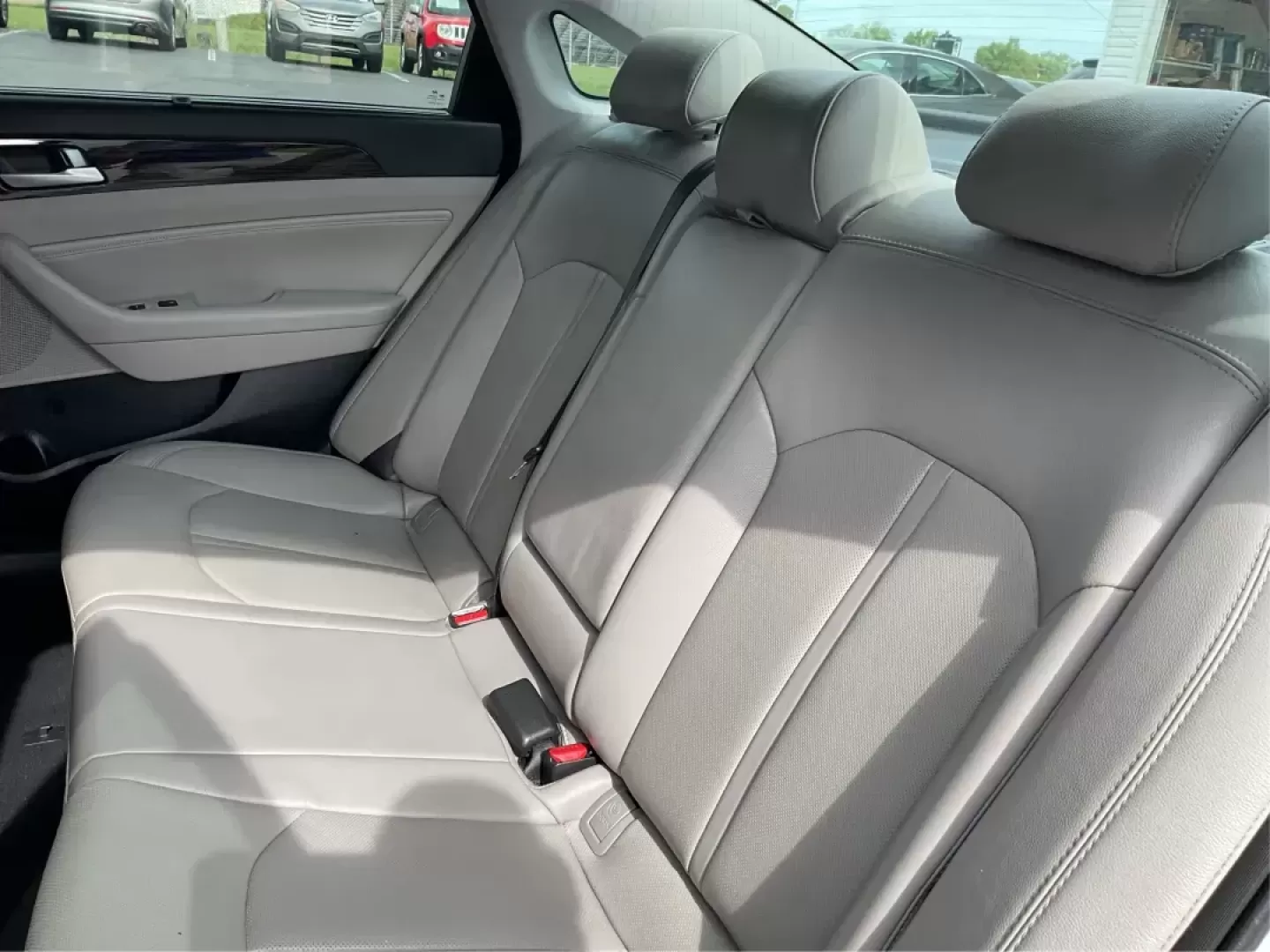 2015 Hyundai Sonata Limited (5NPE34AF6FH) with an 2.4L I-4 gasoline direct injection engine, located at 401 Woodman Dr, Riverside, OH, 45431, (937) 908-9800, 39.760899, -84.123421 - Photo#10