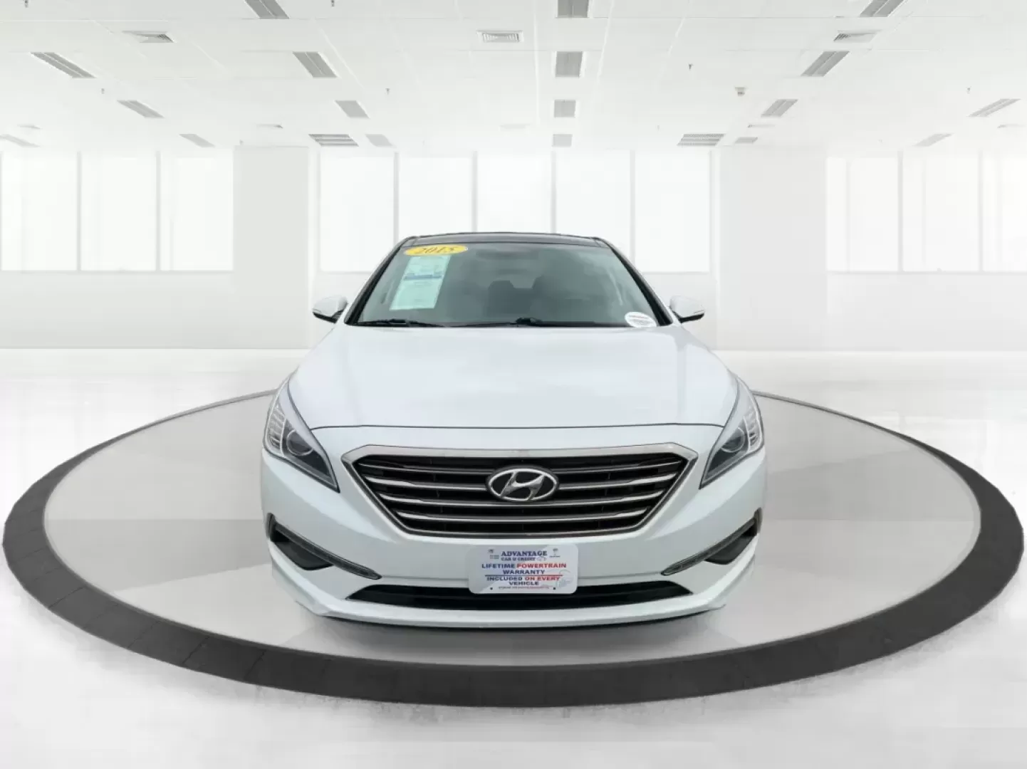 2015 Hyundai Sonata Limited (5NPE34AF5FH) with an 2.4L I-4 gasoline direct injection engine, located at 4508 South Dixie Dr, Moraine, OH, 45439, (937) 908-9800, 39.689976, -84.218452 - Photo#6