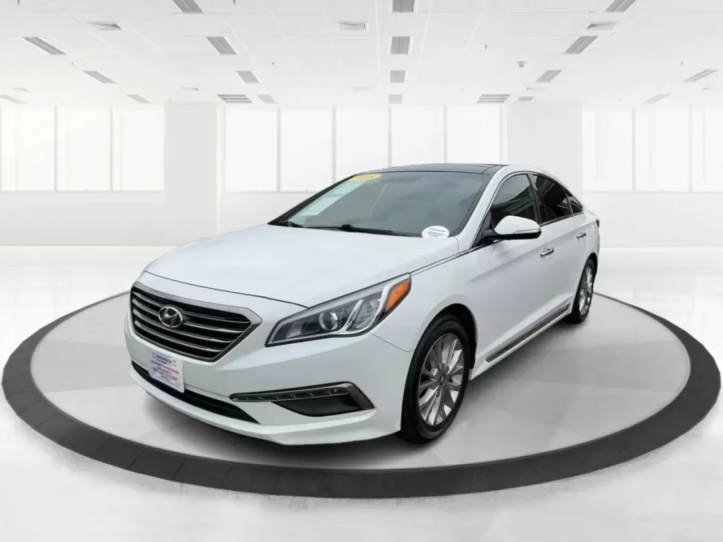 2015 Hyundai Sonata Limited (5NPE34AF5FH) with an 2.4L I-4 gasoline direct injection engine, located at 4508 South Dixie Dr, Moraine, OH, 45439, (937) 908-9800, 39.689976, -84.218452 - Photo#7