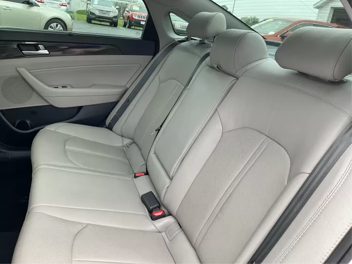 2015 Hyundai Sonata Limited (5NPE34AF5FH) with an 2.4L I-4 gasoline direct injection engine, located at 4508 South Dixie Dr, Moraine, OH, 45439, (937) 908-9800, 39.689976, -84.218452 - Photo#9