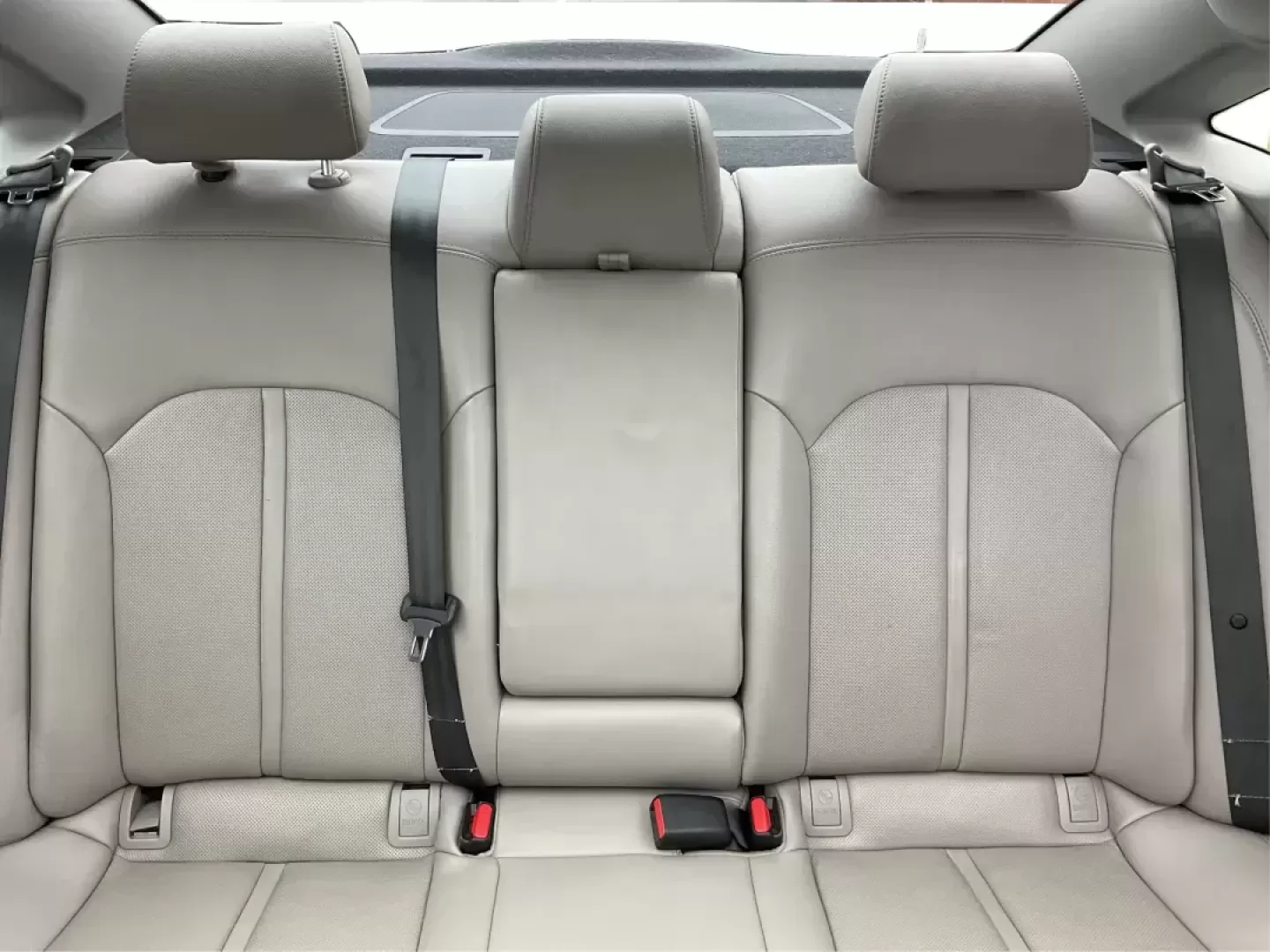 2015 Hyundai Sonata Limited (5NPE34AF5FH) with an 2.4L I-4 gasoline direct injection engine, located at 4508 South Dixie Dr, Moraine, OH, 45439, (937) 908-9800, 39.689976, -84.218452 - Photo#13