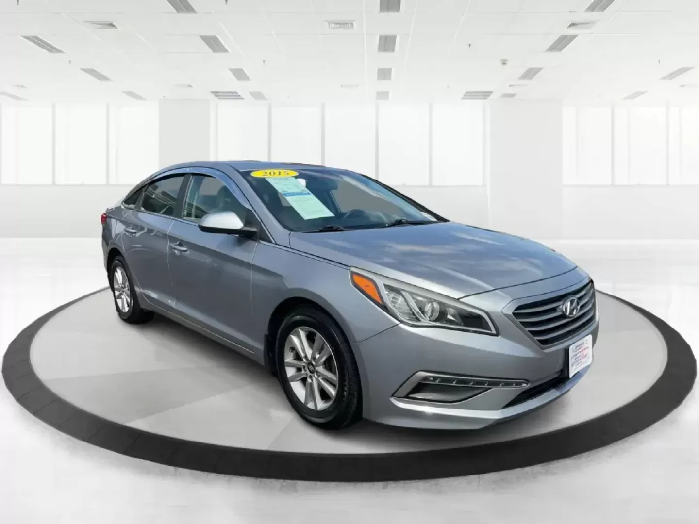 2015 Hyundai Sonata SE (5NPE24AF4FH) with an 2.4L I-4 gasoline direct injection engine, located at 4508 South Dixie Dr, Moraine, OH, 45439, (937) 908-9800, 39.689976, -84.218452 - Photo#0