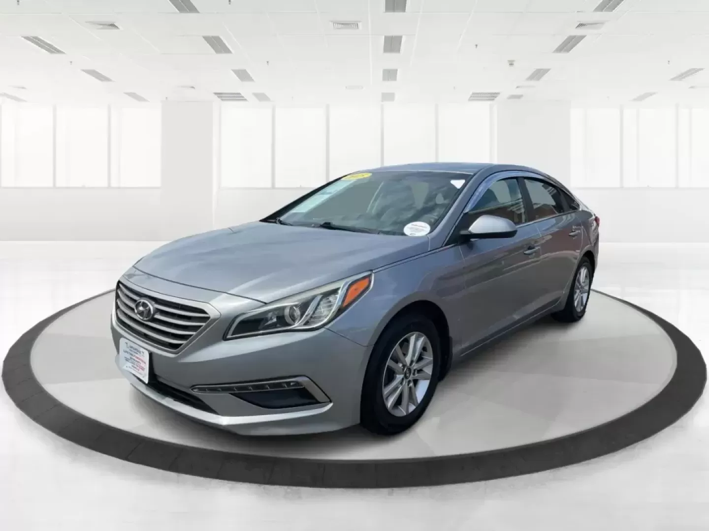 2015 Hyundai Sonata SE (5NPE24AF4FH) with an 2.4L I-4 gasoline direct injection engine, located at 4508 South Dixie Dr, Moraine, OH, 45439, (937) 908-9800, 39.689976, -84.218452 - Photo#7