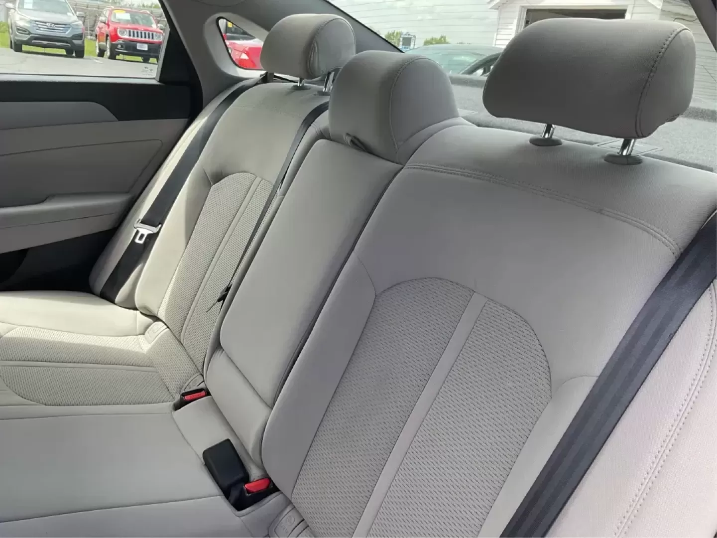 2015 Hyundai Sonata SE (5NPE24AF4FH) with an 2.4L I-4 gasoline direct injection engine, located at 4508 South Dixie Dr, Moraine, OH, 45439, (937) 908-9800, 39.689976, -84.218452 - Photo#9