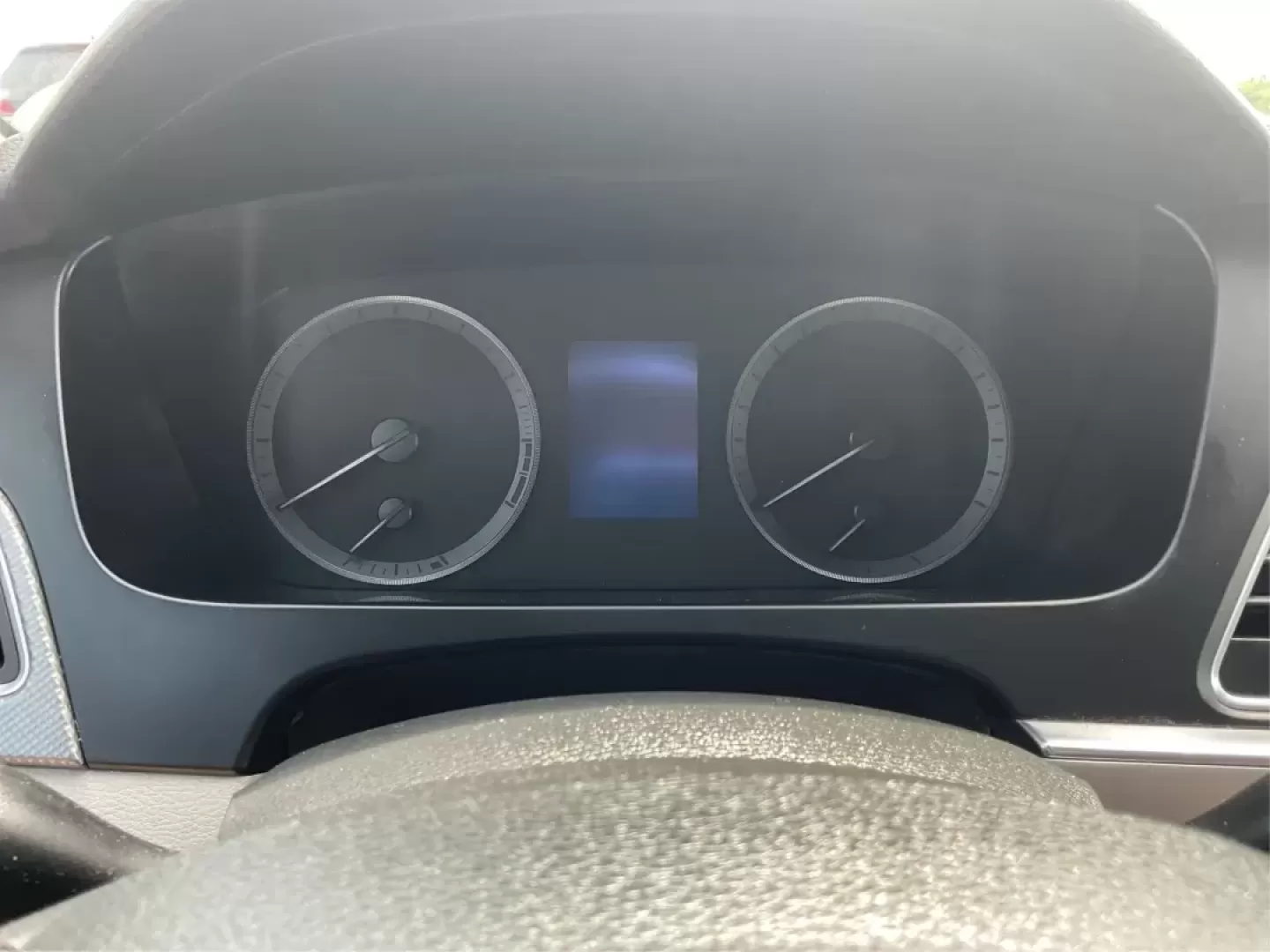 2015 Hyundai Sonata SE (5NPE24AF4FH) with an 2.4L I-4 gasoline direct injection engine, located at 4508 South Dixie Dr, Moraine, OH, 45439, (937) 908-9800, 39.689976, -84.218452 - Photo#14