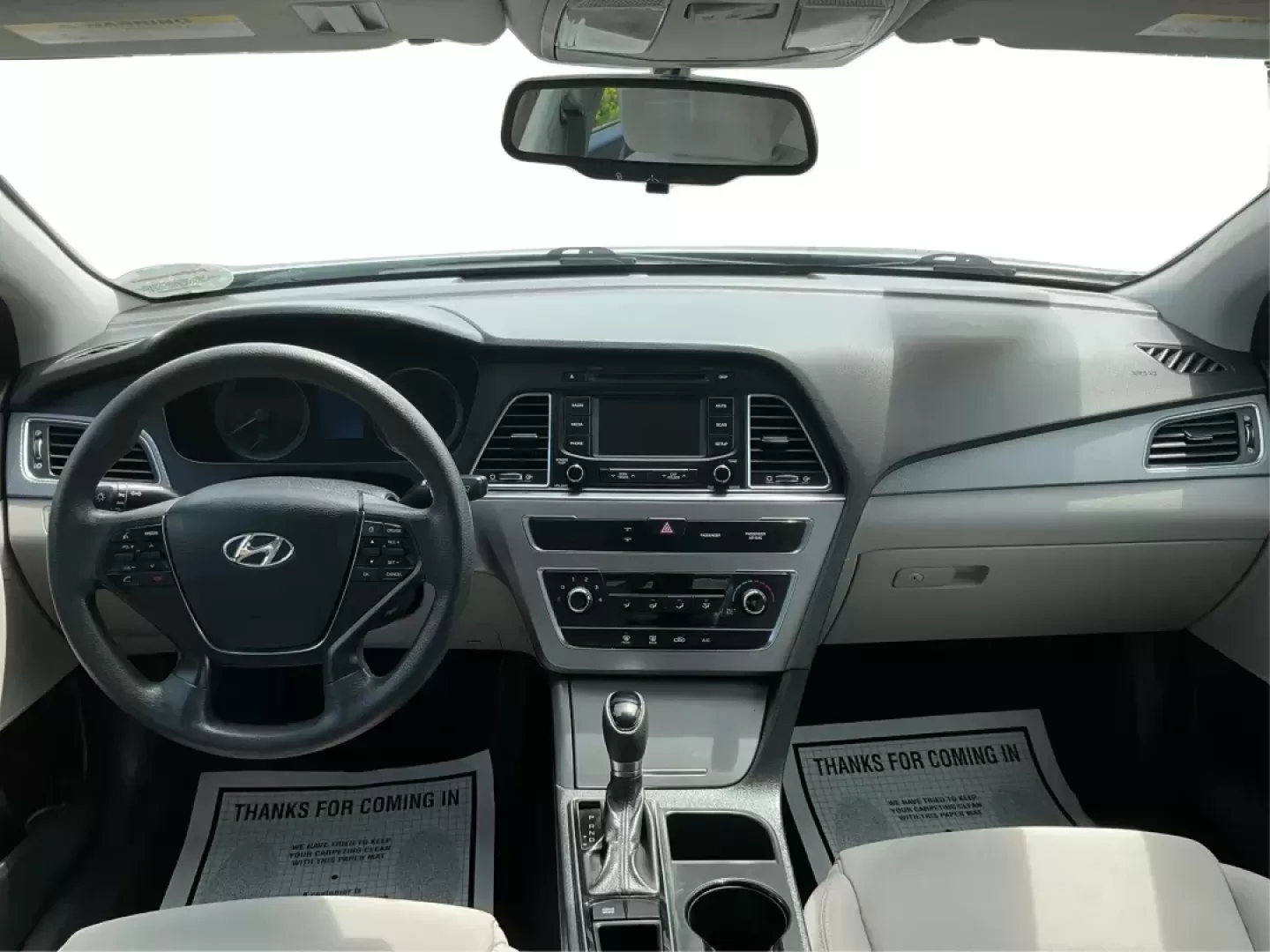 2015 Hyundai Sonata SE (5NPE24AF4FH) with an 2.4L I-4 gasoline direct injection engine, located at 4508 South Dixie Dr, Moraine, OH, 45439, (937) 908-9800, 39.689976, -84.218452 - Photo#19