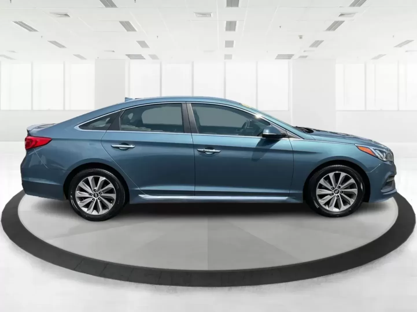 2015 Hyundai Sonata Sport (5NPE34AF2FH) with an 2.4L I-4 gasoline direct injection engine, located at 401 Woodman Dr, Riverside, OH, 45431, (937) 908-9800, 39.760899, -84.123421 - Photo#1