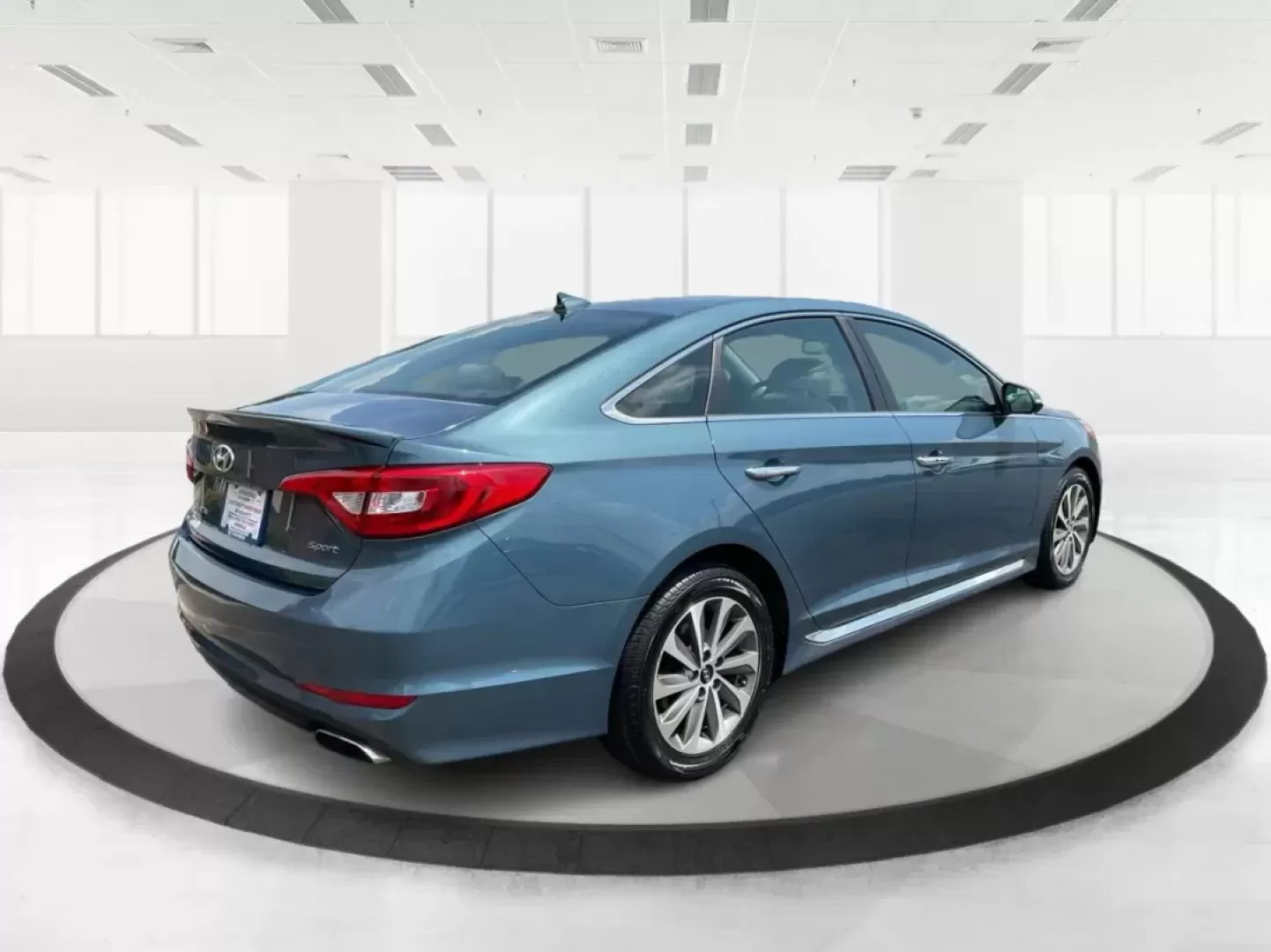2015 Hyundai Sonata Sport (5NPE34AF2FH) with an 2.4L I-4 gasoline direct injection engine, located at 401 Woodman Dr, Riverside, OH, 45431, (937) 908-9800, 39.760899, -84.123421 - Photo#2