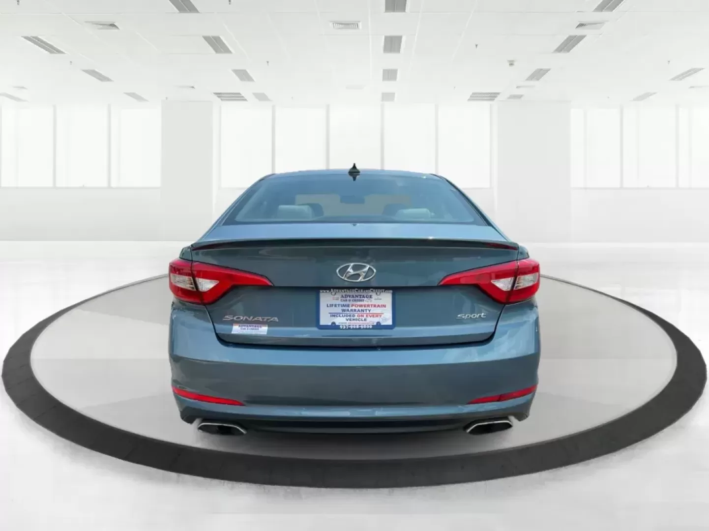 2015 Hyundai Sonata Sport (5NPE34AF2FH) with an 2.4L I-4 gasoline direct injection engine, located at 401 Woodman Dr, Riverside, OH, 45431, (937) 908-9800, 39.760899, -84.123421 - Photo#3