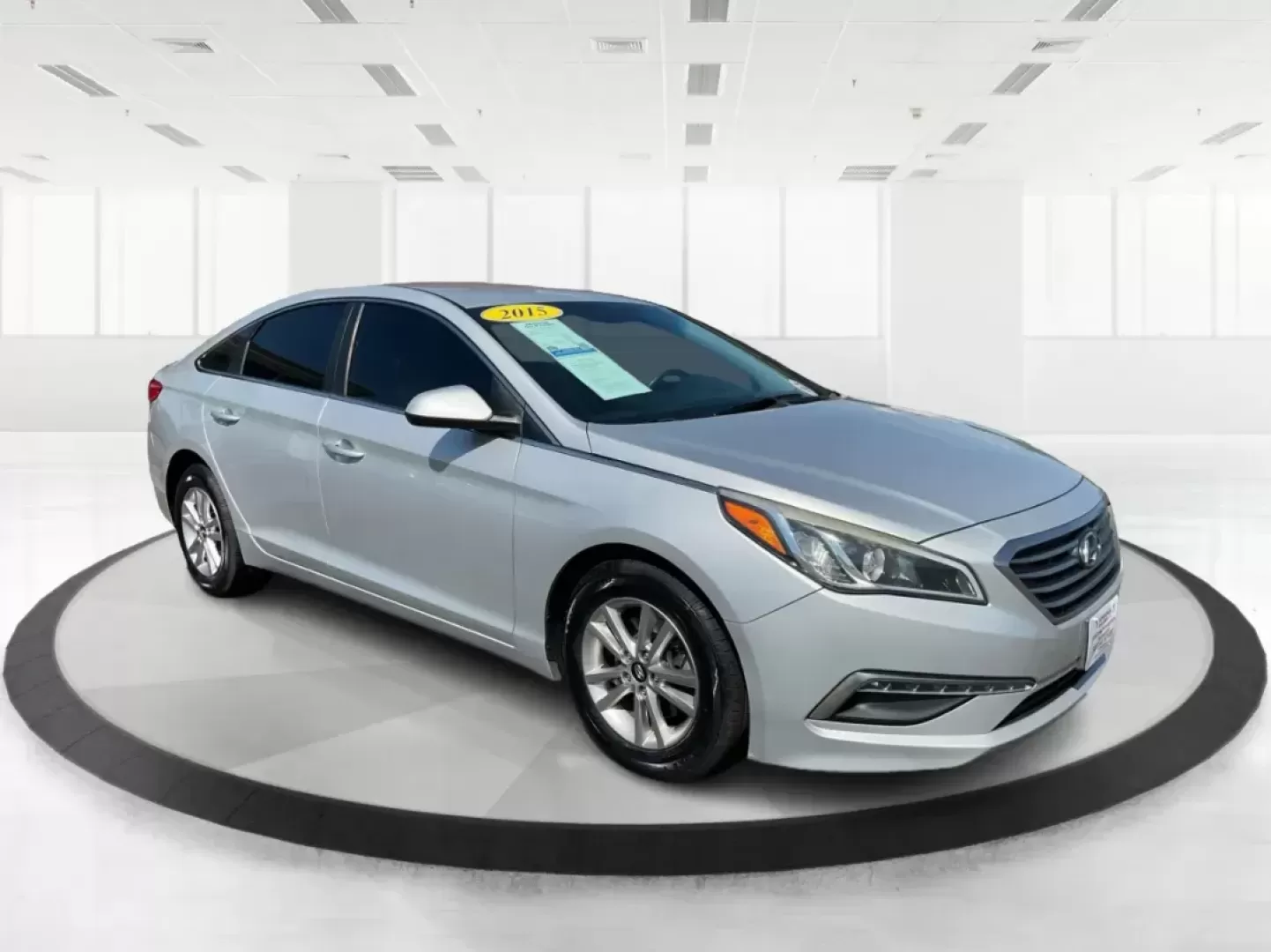 2015 Hyundai Sonata SE (5NPE24AF0FH) with an 2.4L I-4 gasoline direct injection engine, located at 8750 N County Rd 25A, Piqua, OH, 45356, (937) 908-9800, 40.164391, -84.232513 - Photo#0