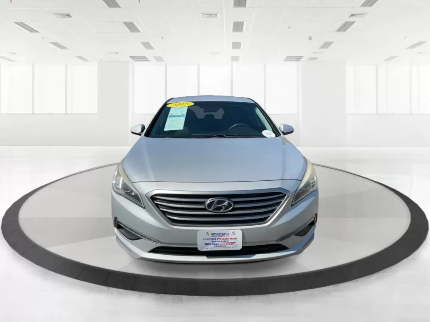 2015 Hyundai Sonata SE (5NPE24AF0FH) with an 2.4L I-4 gasoline direct injection engine, located at 8750 N County Rd 25A, Piqua, OH, 45356, (937) 908-9800, 40.164391, -84.232513 - Photo#6