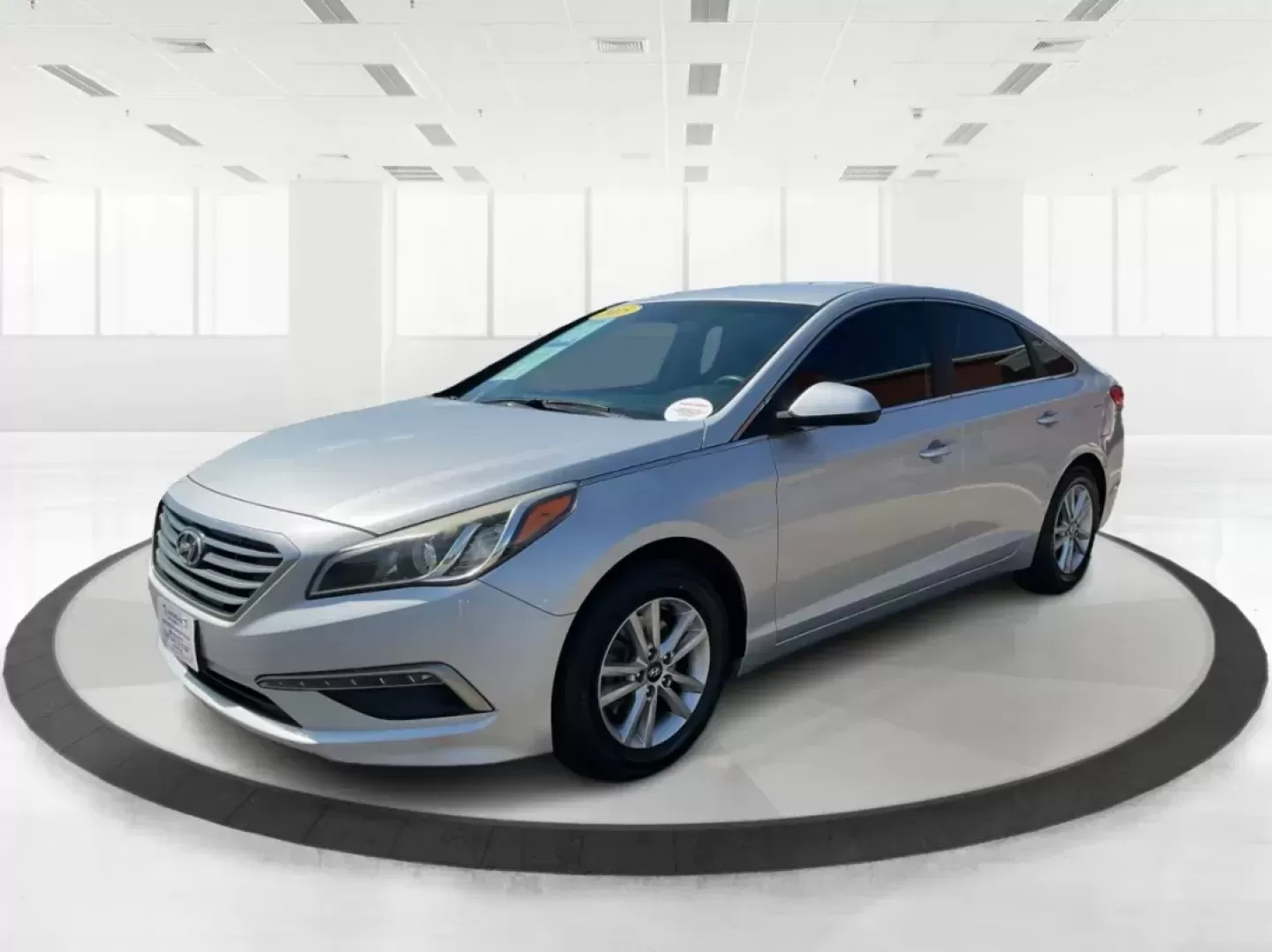 2015 Hyundai Sonata SE (5NPE24AF0FH) with an 2.4L I-4 gasoline direct injection engine, located at 8750 N County Rd 25A, Piqua, OH, 45356, (937) 908-9800, 40.164391, -84.232513 - Photo#7