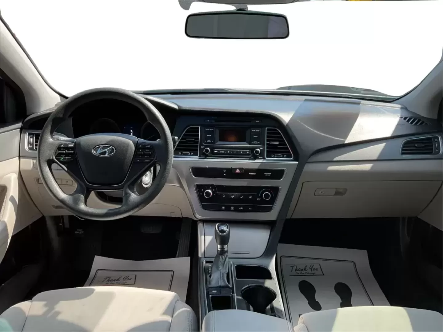 2015 Hyundai Sonata SE (5NPE24AF0FH) with an 2.4L I-4 gasoline direct injection engine, located at 8750 N County Rd 25A, Piqua, OH, 45356, (937) 908-9800, 40.164391, -84.232513 - Photo#18