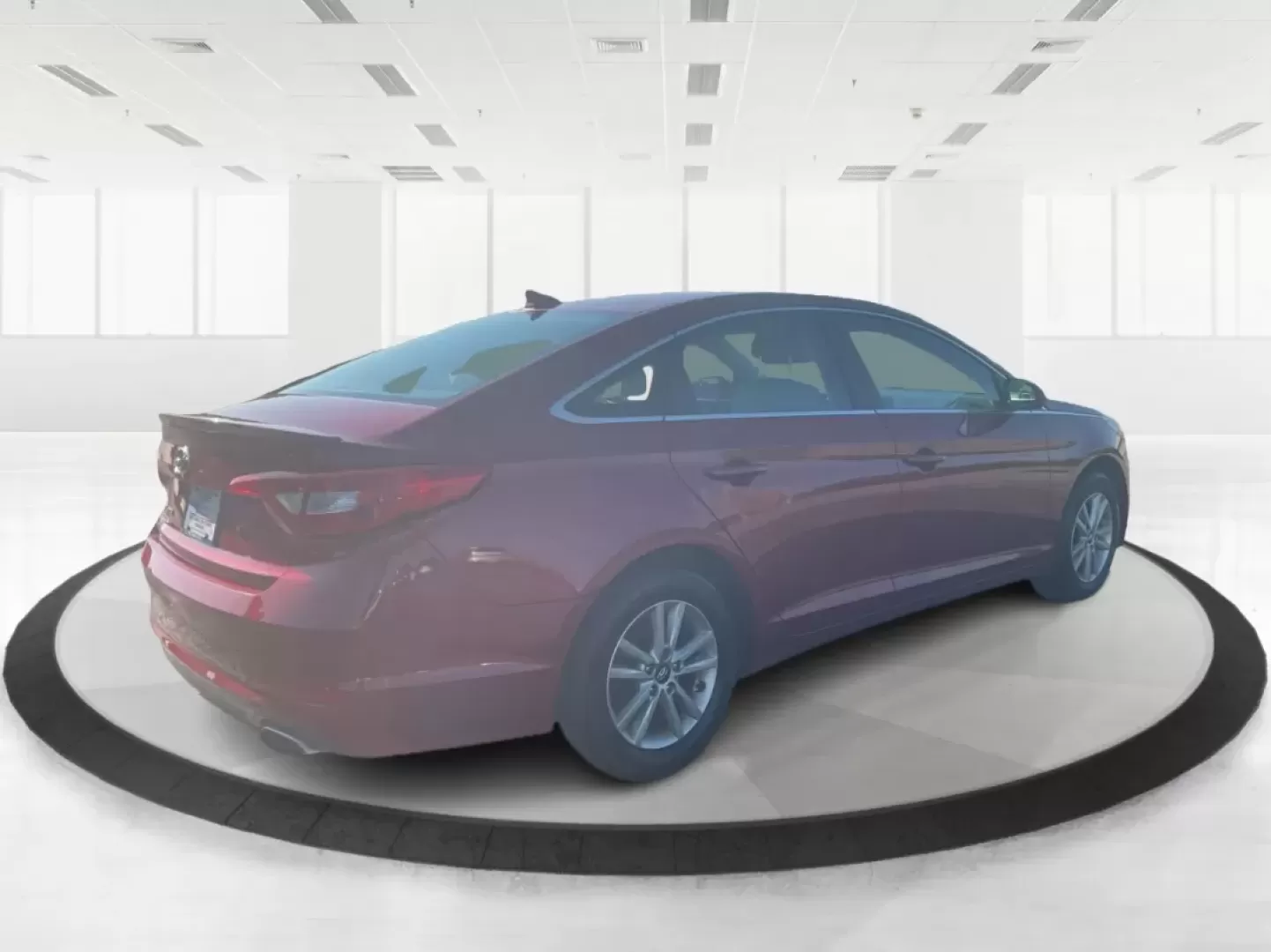 2015 Hyundai Sonata SE (5NPE24AFXFH) with an 2.4L I-4 gasoline direct injection engine, located at 1099 N County Rd 25A , Troy, OH, 45373, (937) 908-9800, 40.057079, -84.212883 - Photo#2