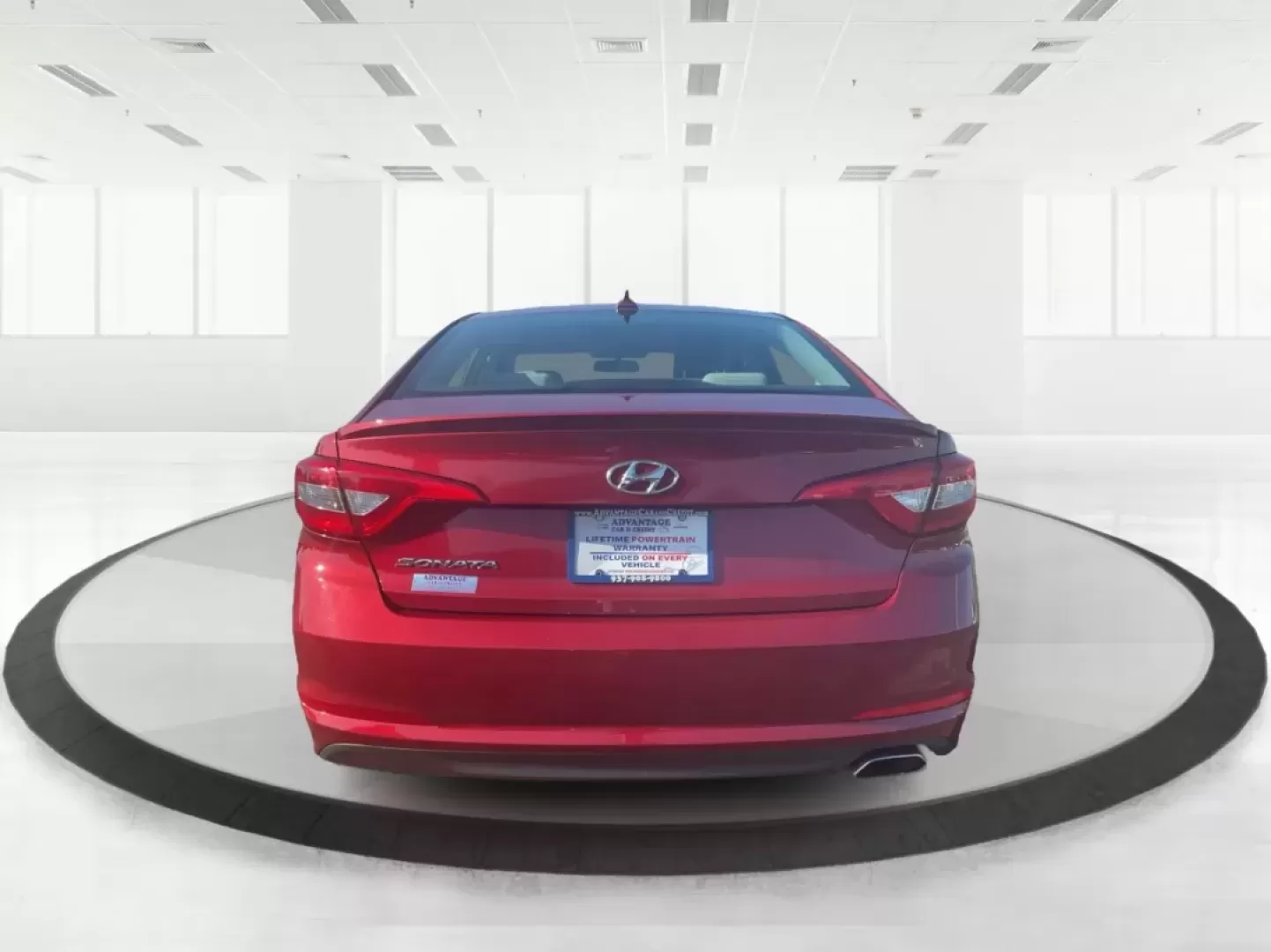 2015 Hyundai Sonata SE (5NPE24AFXFH) with an 2.4L I-4 gasoline direct injection engine, located at 1099 N County Rd 25A , Troy, OH, 45373, (937) 908-9800, 40.057079, -84.212883 - Photo#3