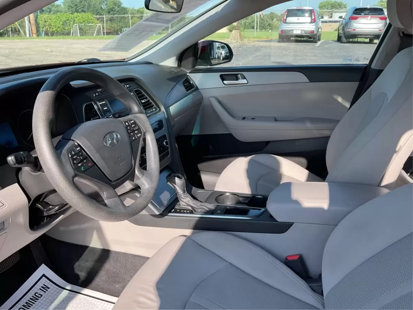 2015 Hyundai Sonata SE (5NPE24AFXFH) with an 2.4L I-4 gasoline direct injection engine, located at 1099 N County Rd 25A , Troy, OH, 45373, (937) 908-9800, 40.057079, -84.212883 - Photo#9