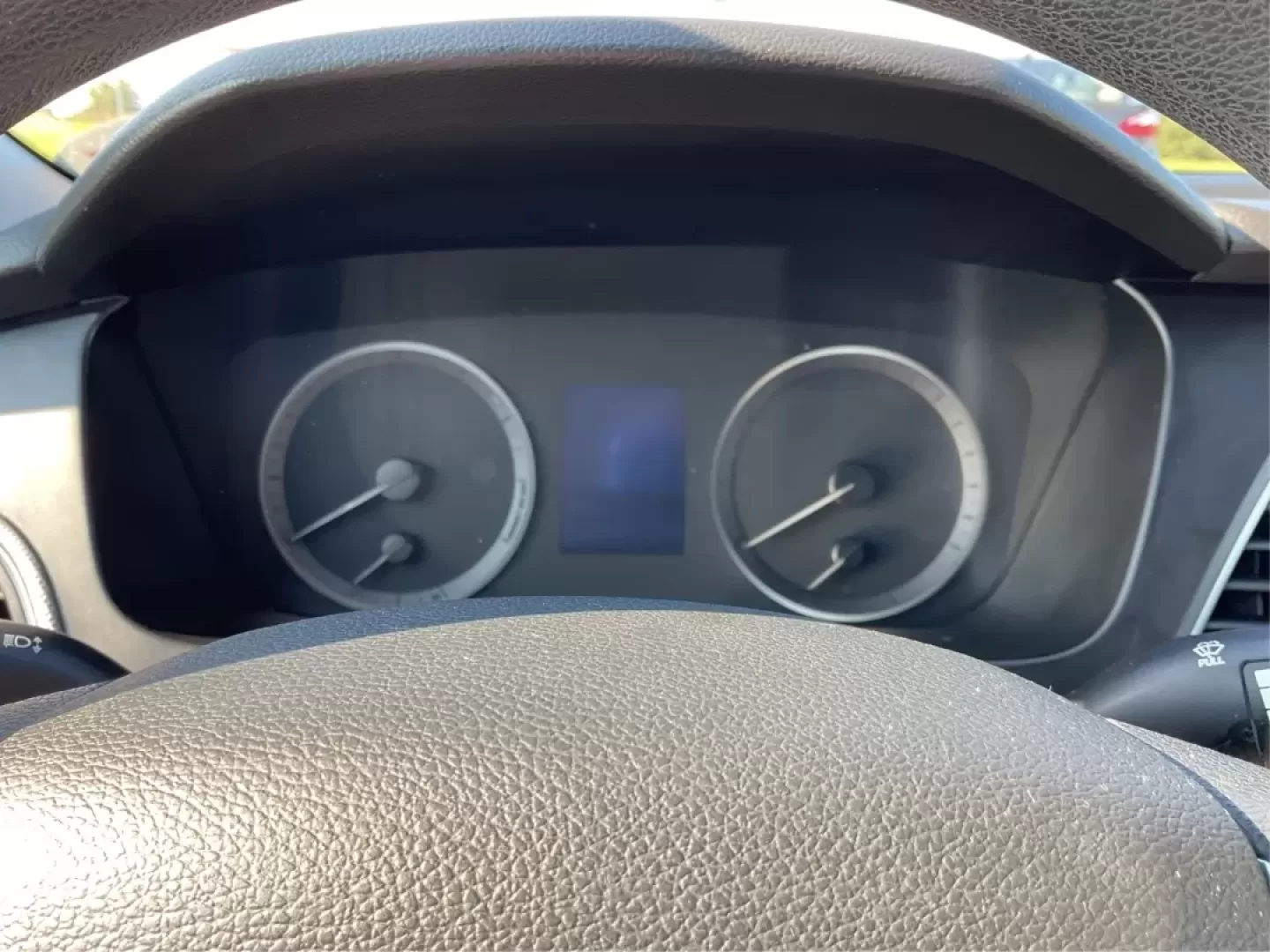 2015 Hyundai Sonata SE (5NPE24AFXFH) with an 2.4L I-4 gasoline direct injection engine, located at 1099 N County Rd 25A , Troy, OH, 45373, (937) 908-9800, 40.057079, -84.212883 - Photo#15