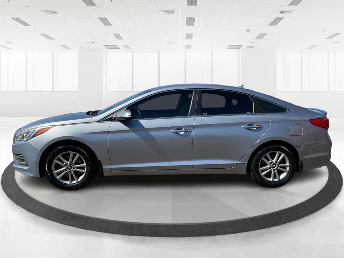 2015 Hyundai Sonata ECO (5NPE24AA3FH) with an 1.6L I-4 gasoline direct injection engine, located at 4508 South Dixie Dr, Moraine, OH, 45439, (937) 908-9800, 39.689976, -84.218452 - Photo#5