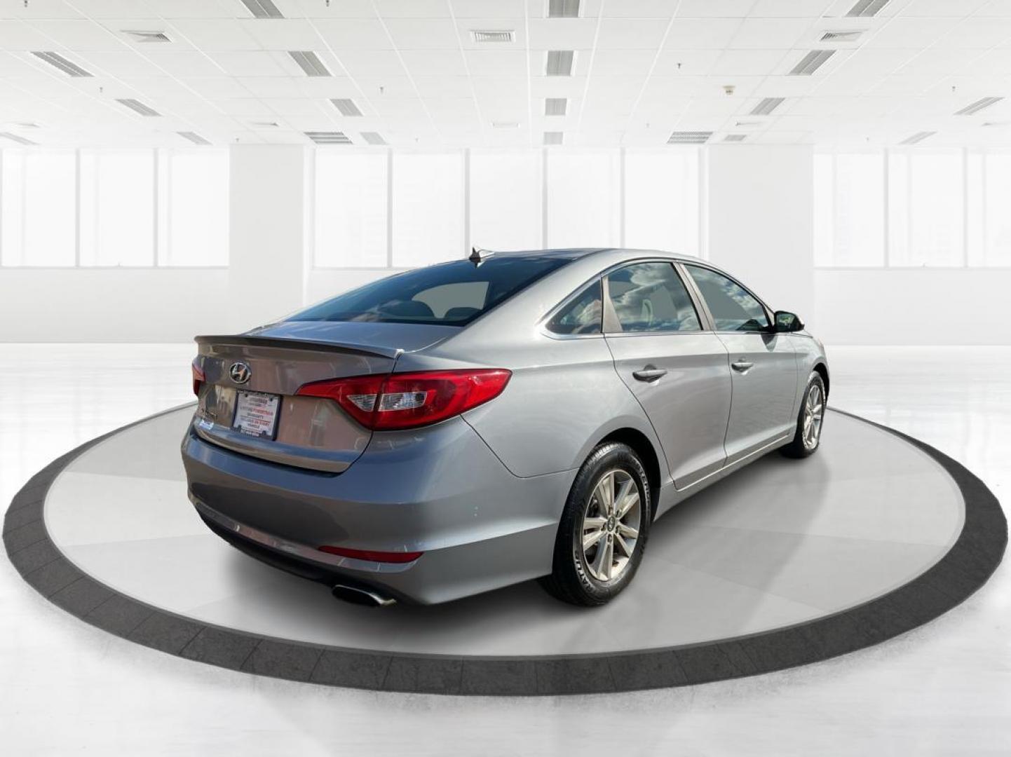 2015 Hyundai Sonata SE (5NPE24AF2FH) with an 2.4L I-4 gasoline direct injection engine, located at 1951 S Dayton Lakeview Rd., New Carlisle, OH, 45344, (937) 908-9800, 39.890999, -84.050255 - Photo#2
