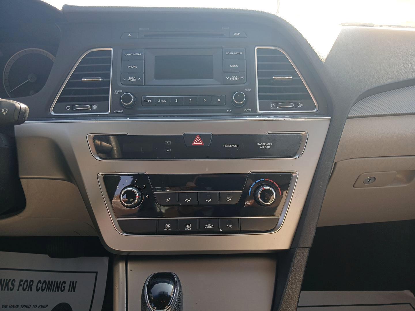 2015 Hyundai Sonata SE (5NPE24AF7FH) with an 2.4L L4 DOHC 16V engine, 7-Speed Automatic transmission, located at 880 E. National Road, Vandalia, OH, 45377, (937) 908-9800, 39.891918, -84.183594 - Photo#12