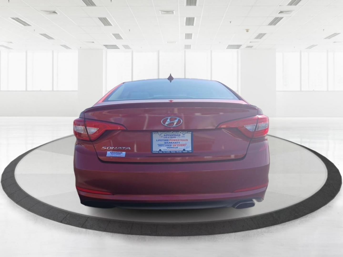 2015 Hyundai Sonata SE (5NPE24AF7FH) with an 2.4L L4 DOHC 16V engine, 7-Speed Automatic transmission, located at 880 E. National Road, Vandalia, OH, 45377, (937) 908-9800, 39.891918, -84.183594 - Photo#3