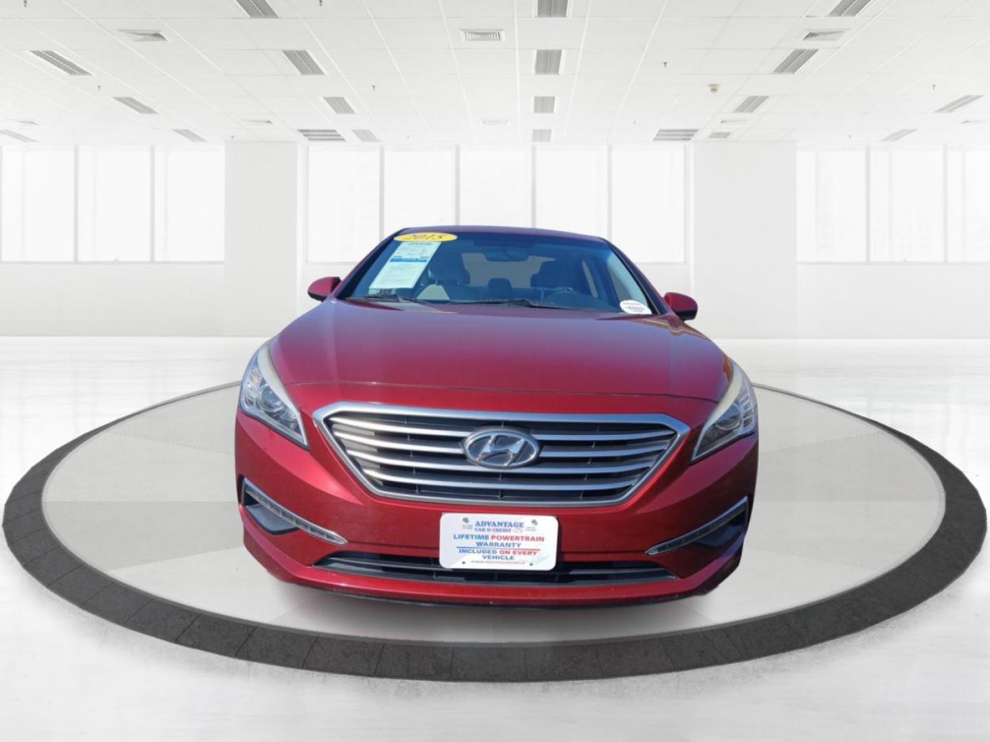 2015 Hyundai Sonata SE (5NPE24AF7FH) with an 2.4L L4 DOHC 16V engine, 7-Speed Automatic transmission, located at 880 E. National Road, Vandalia, OH, 45377, (937) 908-9800, 39.891918, -84.183594 - Photo#6