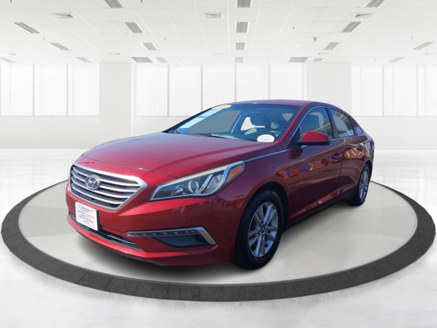 2015 Hyundai Sonata SE (5NPE24AF7FH) with an 2.4L L4 DOHC 16V engine, 7-Speed Automatic transmission, located at 880 E. National Road, Vandalia, OH, 45377, (937) 908-9800, 39.891918, -84.183594 - Photo#7